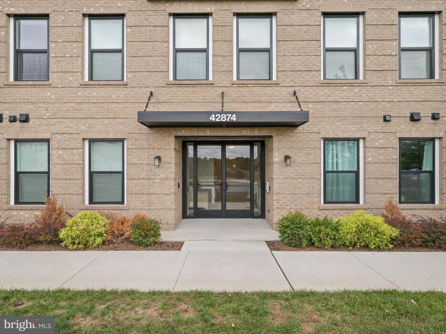 42874 FIREFLY SONATA TER #107, ASHBURN, Virginia 20148, 2 Bedrooms Bedrooms, ,2 BathroomsBathrooms,Residential,For sale,42874 FIREFLY SONATA TER #107,VALO2108922 MLS # VALO2108922