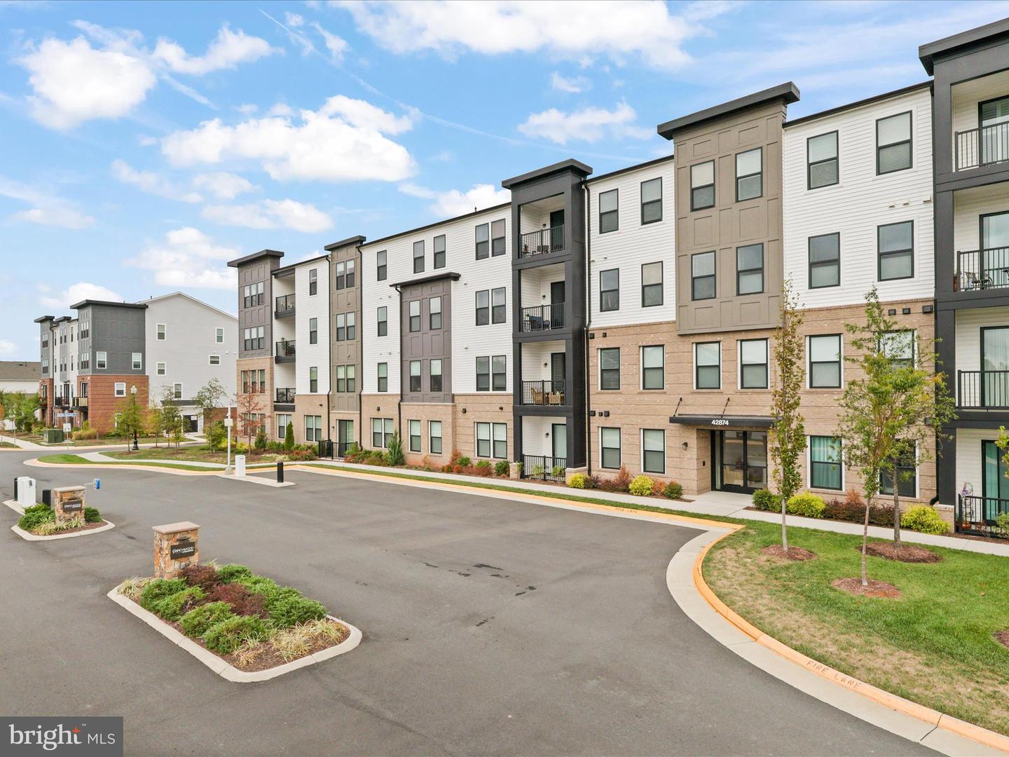 42874 FIREFLY SONATA TER #107, ASHBURN, Virginia 20148, 2 Bedrooms Bedrooms, ,2 BathroomsBathrooms,Residential,For sale,42874 FIREFLY SONATA TER #107,VALO2108922 MLS # VALO2108922