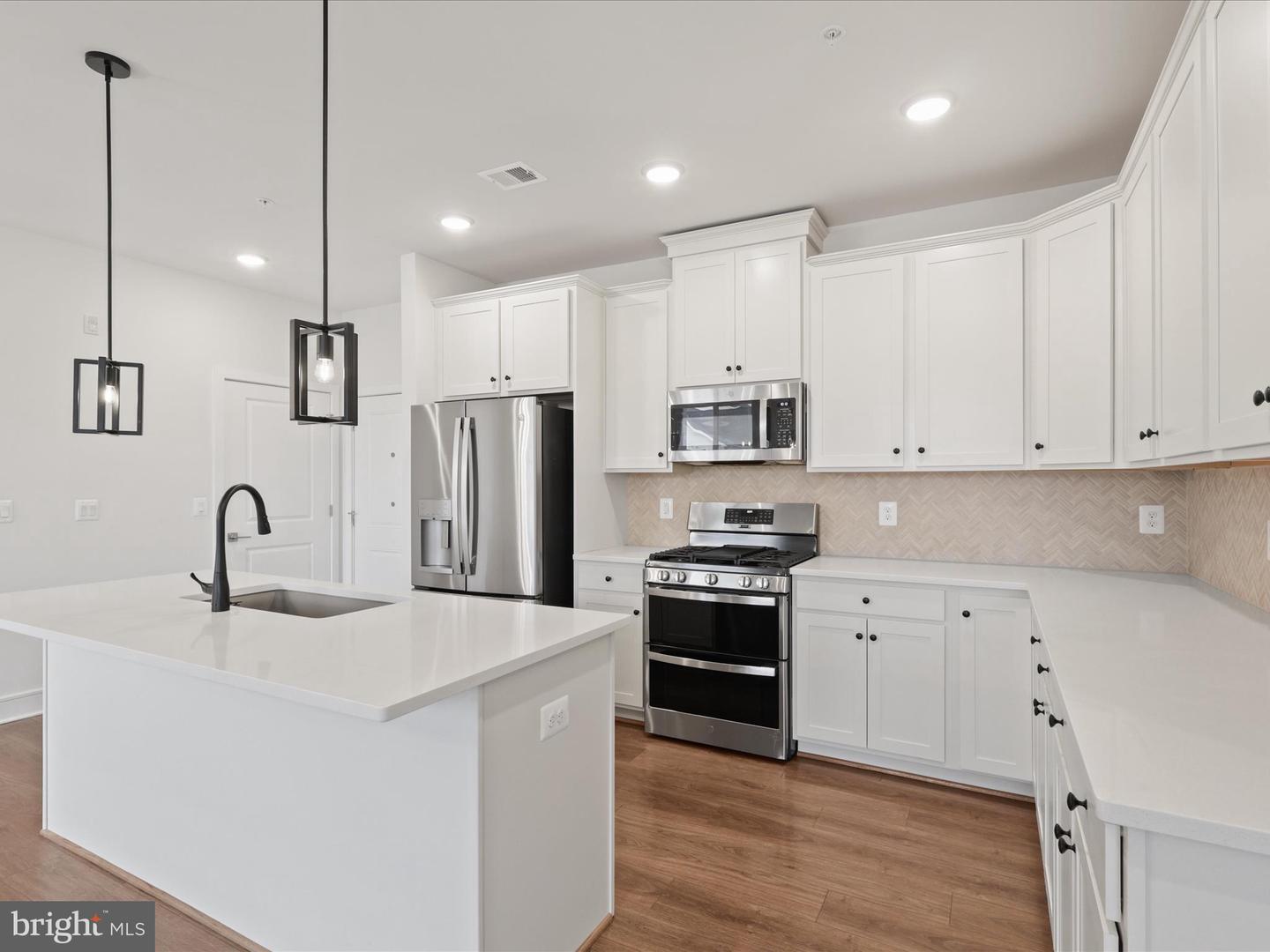 42874 FIREFLY SONATA TER #107, ASHBURN, Virginia 20148, 2 Bedrooms Bedrooms, ,2 BathroomsBathrooms,Residential,For sale,42874 FIREFLY SONATA TER #107,VALO2108922 MLS # VALO2108922