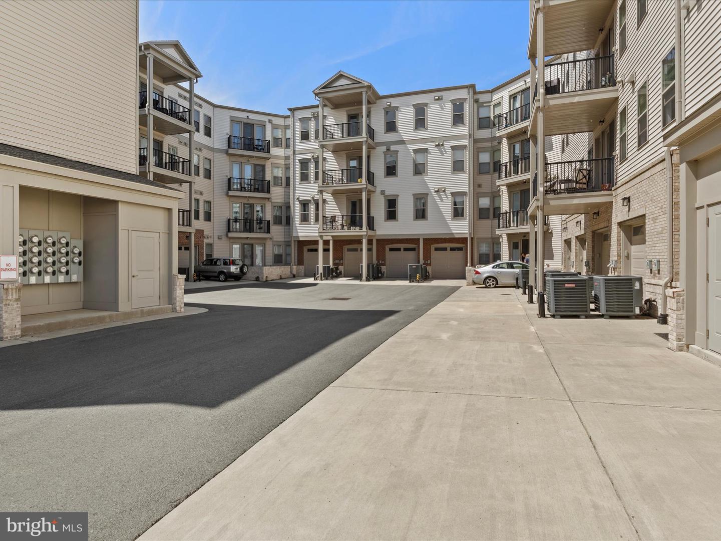 42874 FIREFLY SONATA TER #107, ASHBURN, Virginia 20148, 2 Bedrooms Bedrooms, ,2 BathroomsBathrooms,Residential,For sale,42874 FIREFLY SONATA TER #107,VALO2108922 MLS # VALO2108922