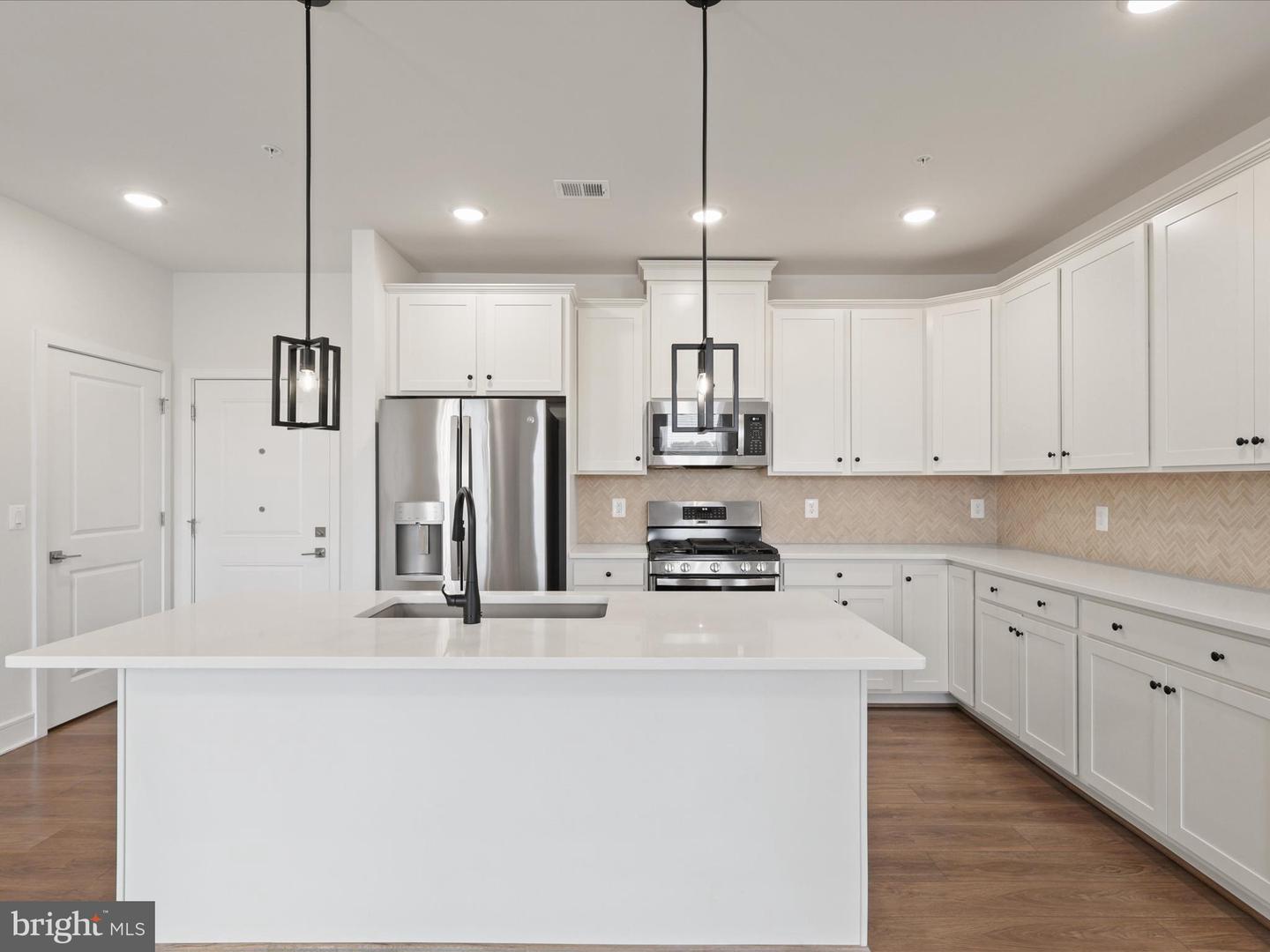42874 FIREFLY SONATA TER #107, ASHBURN, Virginia 20148, 2 Bedrooms Bedrooms, ,2 BathroomsBathrooms,Residential,For sale,42874 FIREFLY SONATA TER #107,VALO2108922 MLS # VALO2108922