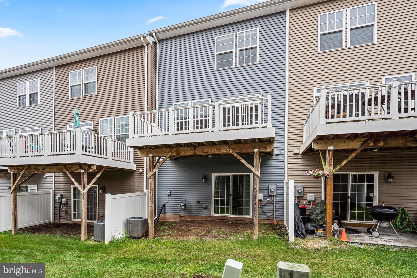 15272 CARTERSVILLE CT, HAYMARKET, Virginia 20169, 3 Bedrooms Bedrooms, ,3 BathroomsBathrooms,Residential,For sale,15272 CARTERSVILLE CT,VAPW2106014 MLS # VAPW2106014