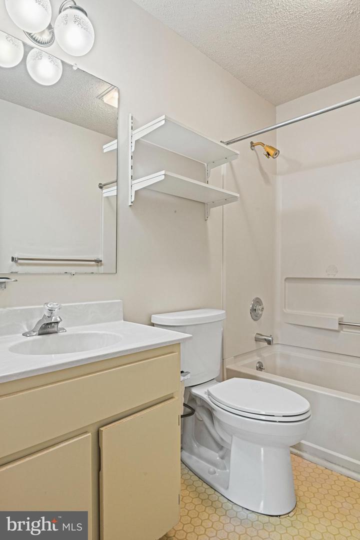 135 OAK VIEW DR SE, LEESBURG, Virginia 20175, 3 Bedrooms Bedrooms, ,1 BathroomBathrooms,Residential,For sale,135 OAK VIEW DR SE,VALO2108936 MLS # VALO2108936
