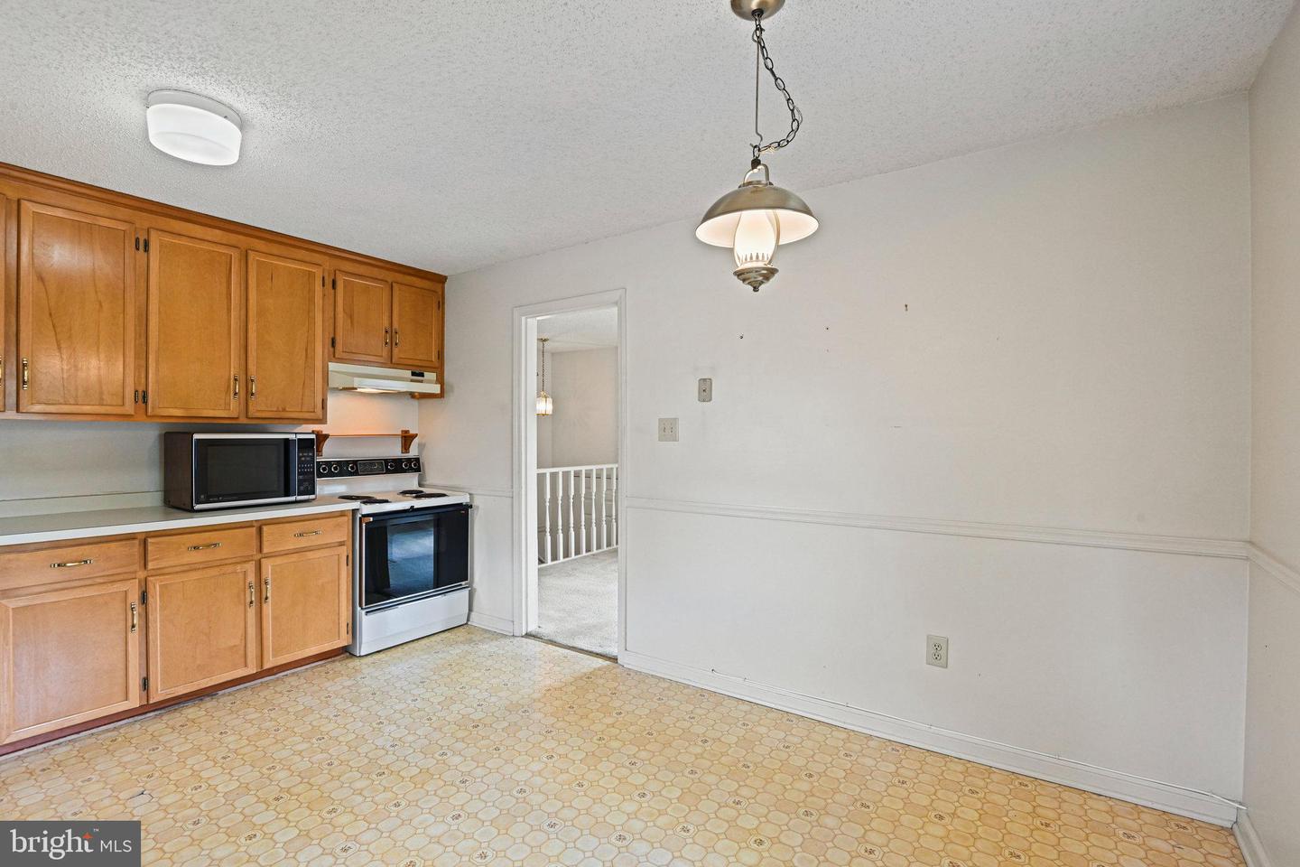 135 OAK VIEW DR SE, LEESBURG, Virginia 20175, 3 Bedrooms Bedrooms, ,1 BathroomBathrooms,Residential,For sale,135 OAK VIEW DR SE,VALO2108936 MLS # VALO2108936