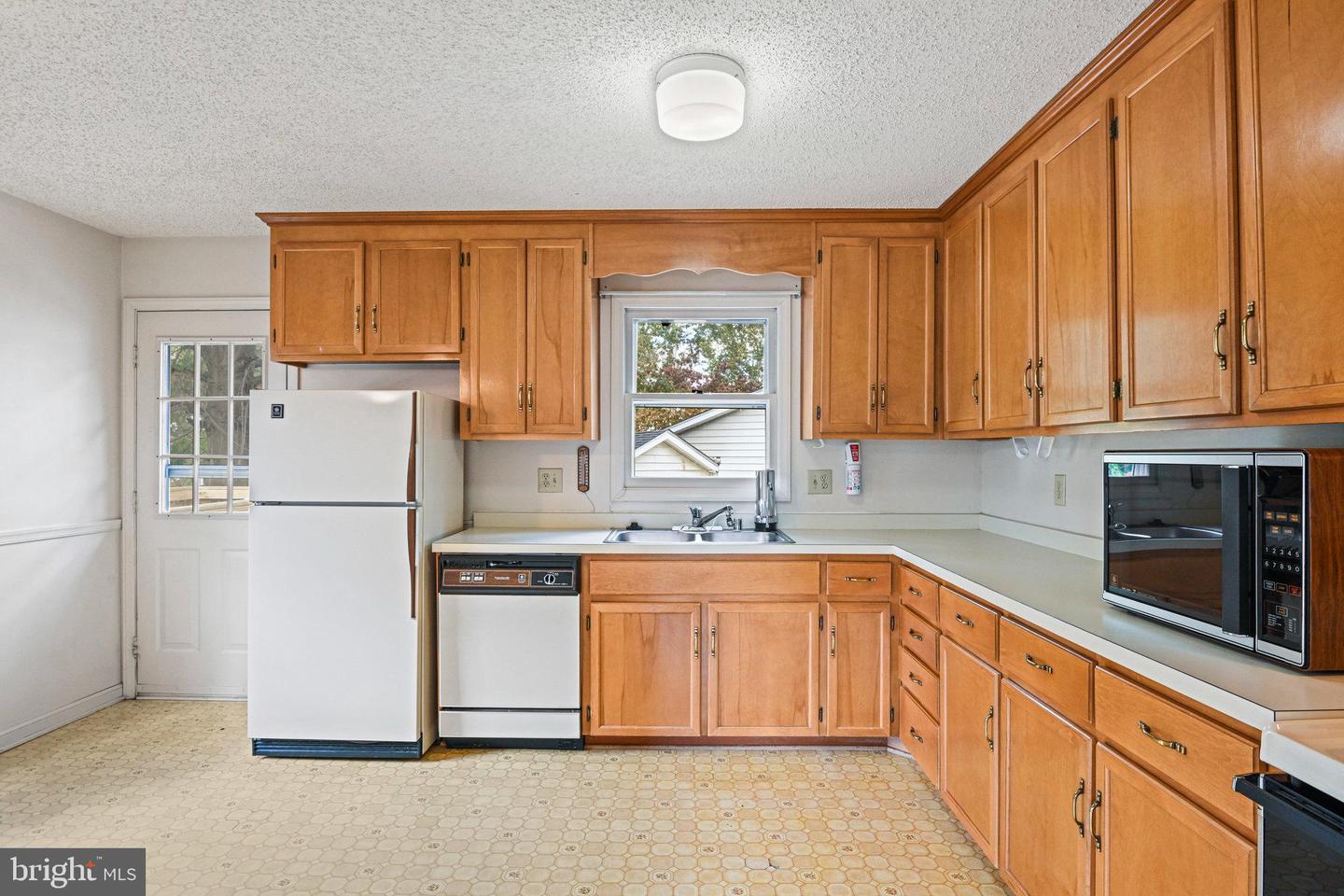 135 OAK VIEW DR SE, LEESBURG, Virginia 20175, 3 Bedrooms Bedrooms, ,1 BathroomBathrooms,Residential,For sale,135 OAK VIEW DR SE,VALO2108936 MLS # VALO2108936