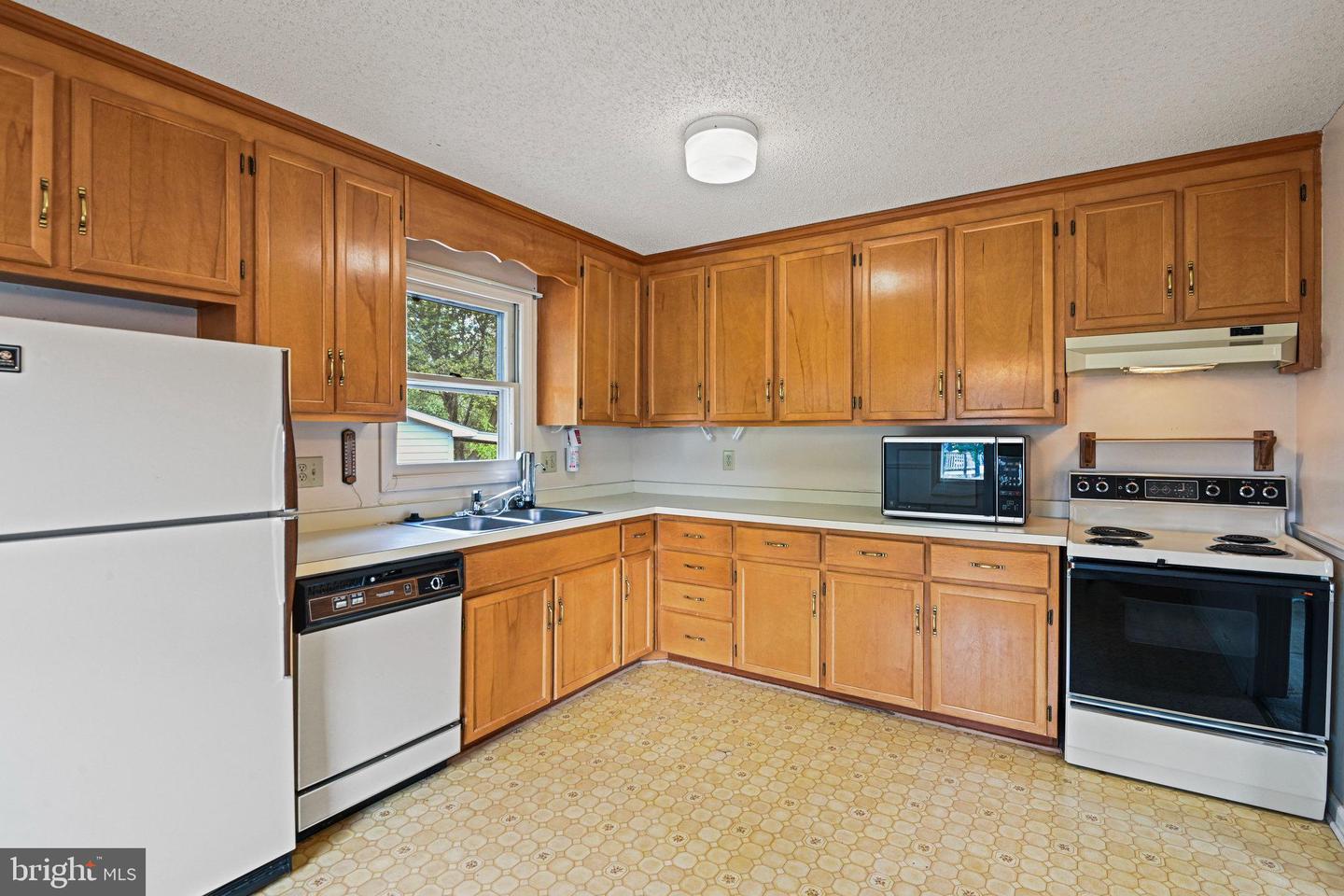 135 OAK VIEW DR SE, LEESBURG, Virginia 20175, 3 Bedrooms Bedrooms, ,1 BathroomBathrooms,Residential,For sale,135 OAK VIEW DR SE,VALO2108936 MLS # VALO2108936
