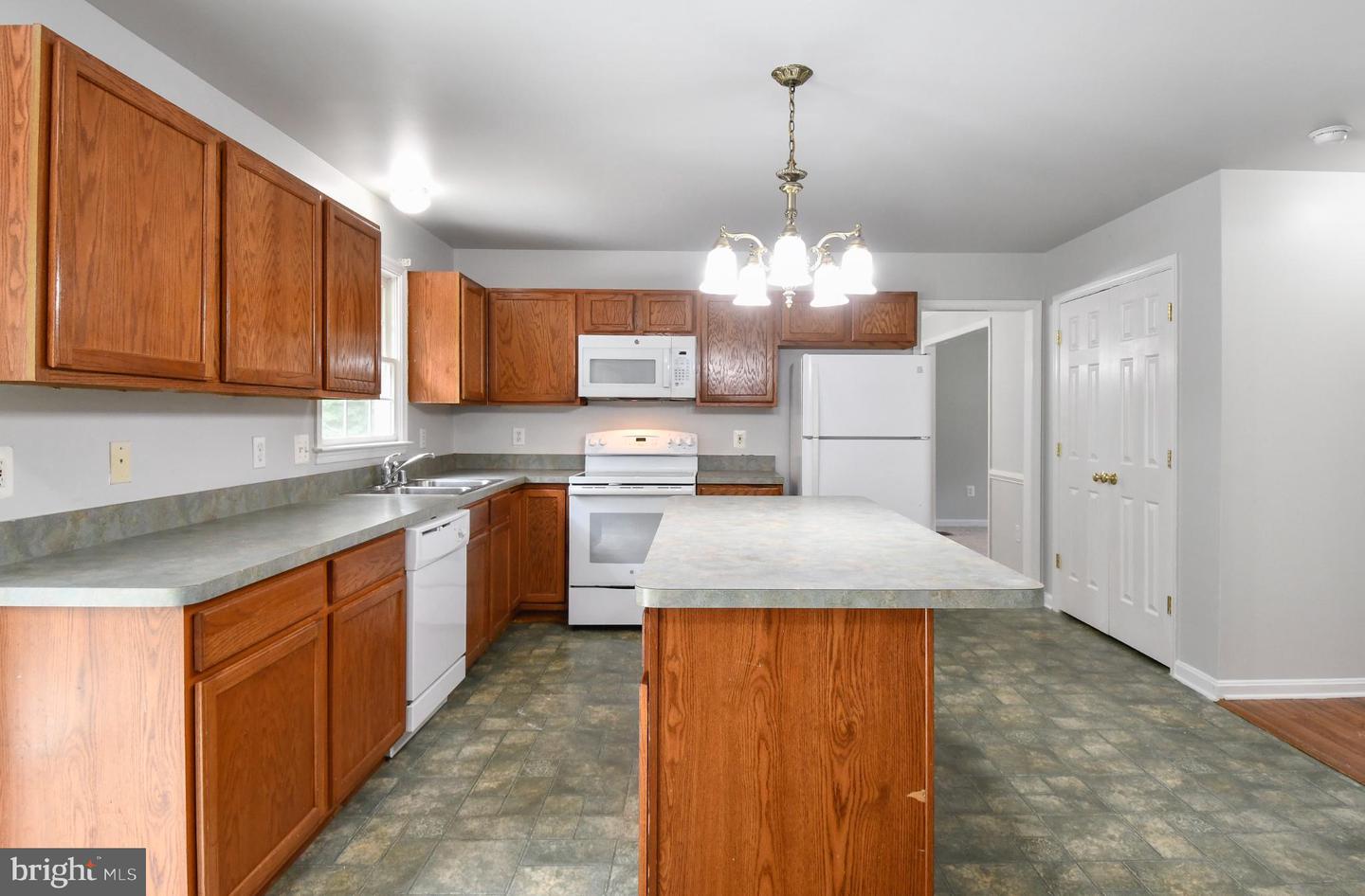 3802 TOWNSLEY ST, FREDERICKSBURG, Virginia 22408, 5 Bedrooms Bedrooms, 18 Rooms Rooms,3 BathroomsBathrooms,Residential,For sale,3802 TOWNSLEY ST,VASP2036932 MLS # VASP2036932