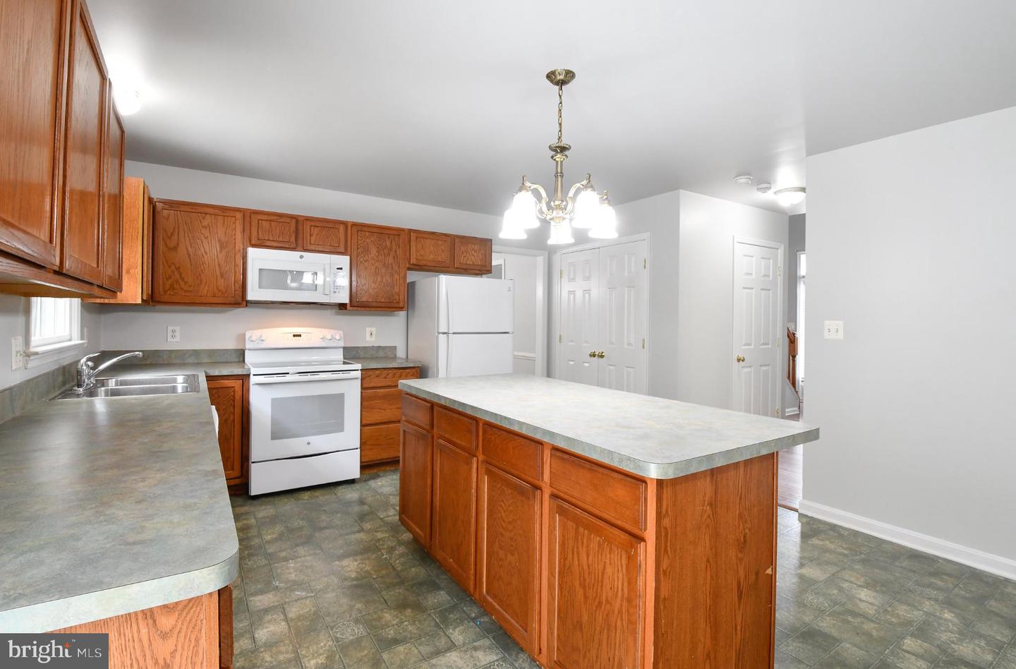 3802 TOWNSLEY ST, FREDERICKSBURG, Virginia 22408, 5 Bedrooms Bedrooms, 18 Rooms Rooms,3 BathroomsBathrooms,Residential,For sale,3802 TOWNSLEY ST,VASP2036932 MLS # VASP2036932