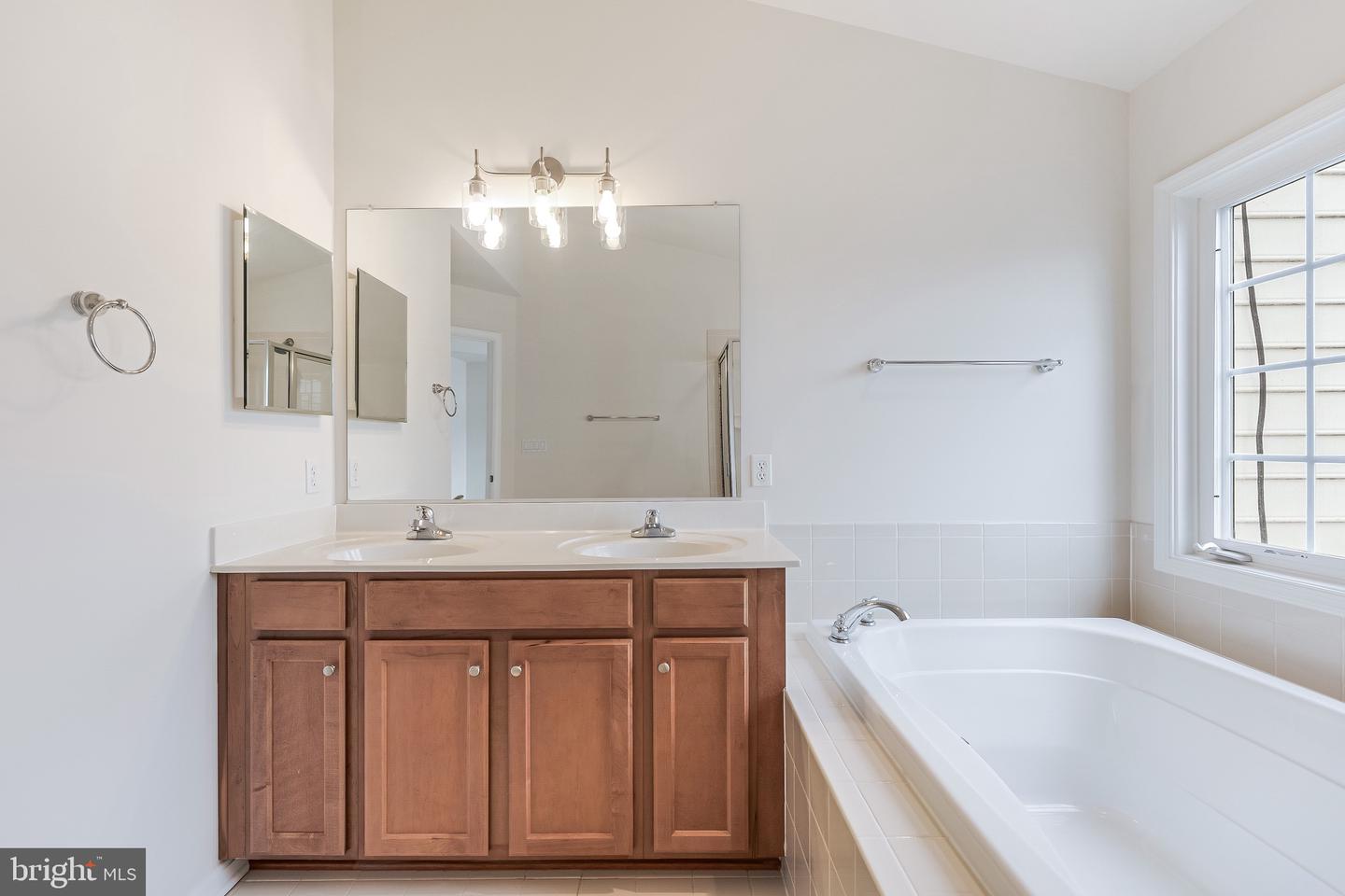 16329 FLOTSAM LN, WOODBRIDGE, Virginia 22191, 3 Bedrooms Bedrooms, ,3 BathroomsBathrooms,Residential,For sale,16329 FLOTSAM LN,VAPW2106086 MLS # VAPW2106086