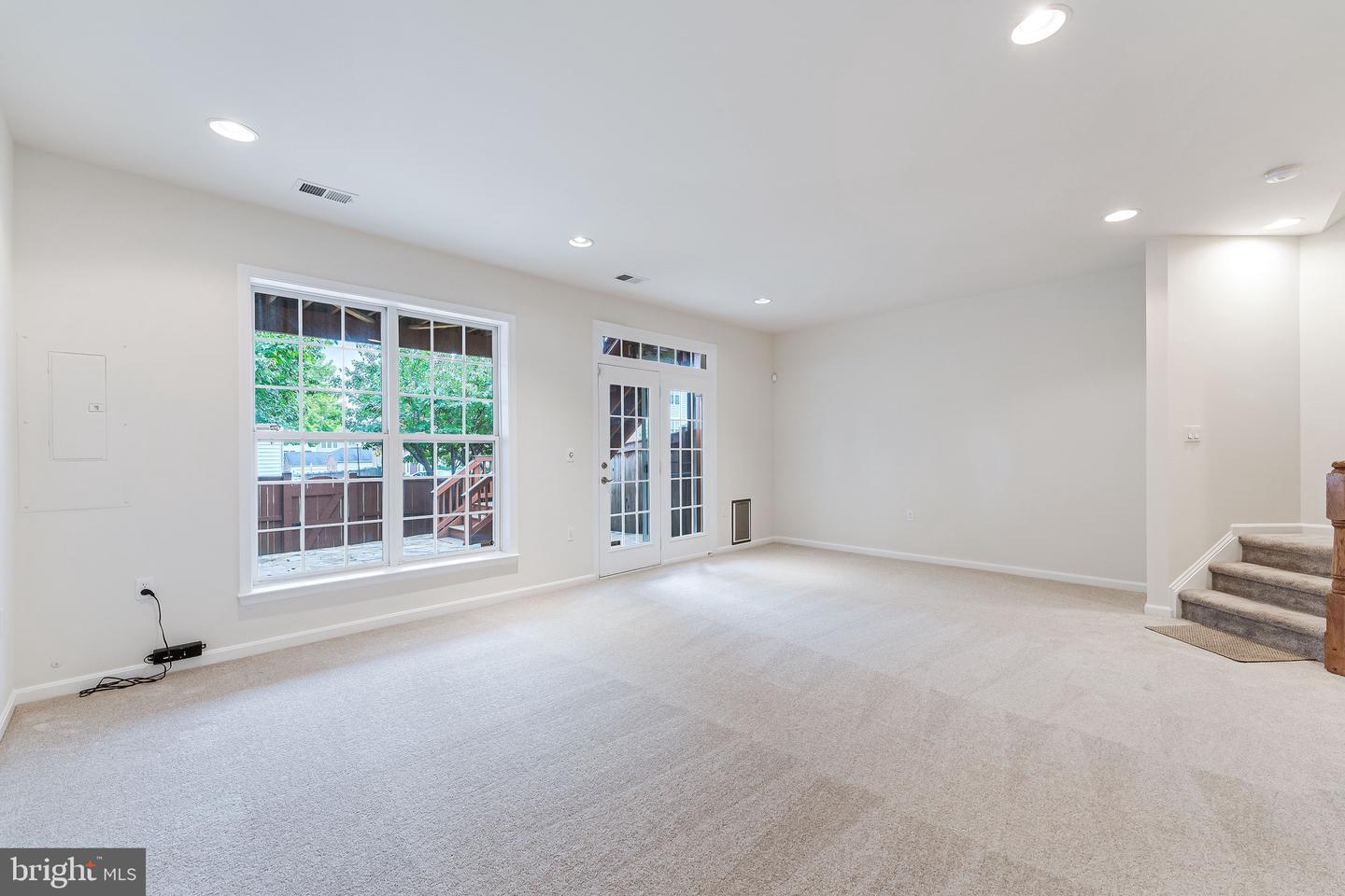 16329 FLOTSAM LN, WOODBRIDGE, Virginia 22191, 3 Bedrooms Bedrooms, ,3 BathroomsBathrooms,Residential,For sale,16329 FLOTSAM LN,VAPW2106086 MLS # VAPW2106086