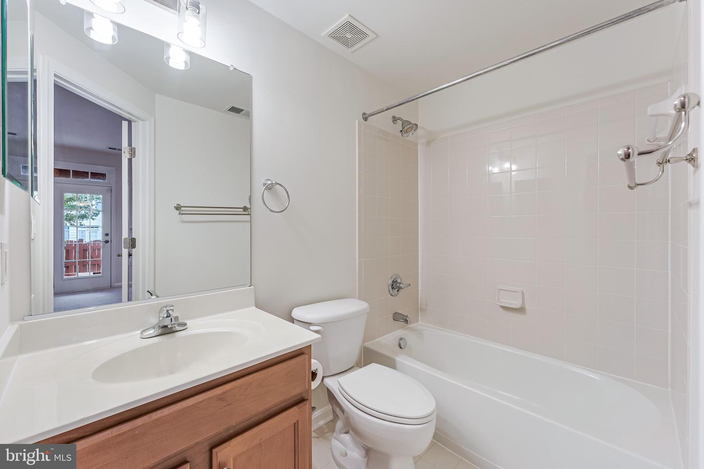 16329 FLOTSAM LN, WOODBRIDGE, Virginia 22191, 3 Bedrooms Bedrooms, ,3 BathroomsBathrooms,Residential,For sale,16329 FLOTSAM LN,VAPW2106086 MLS # VAPW2106086