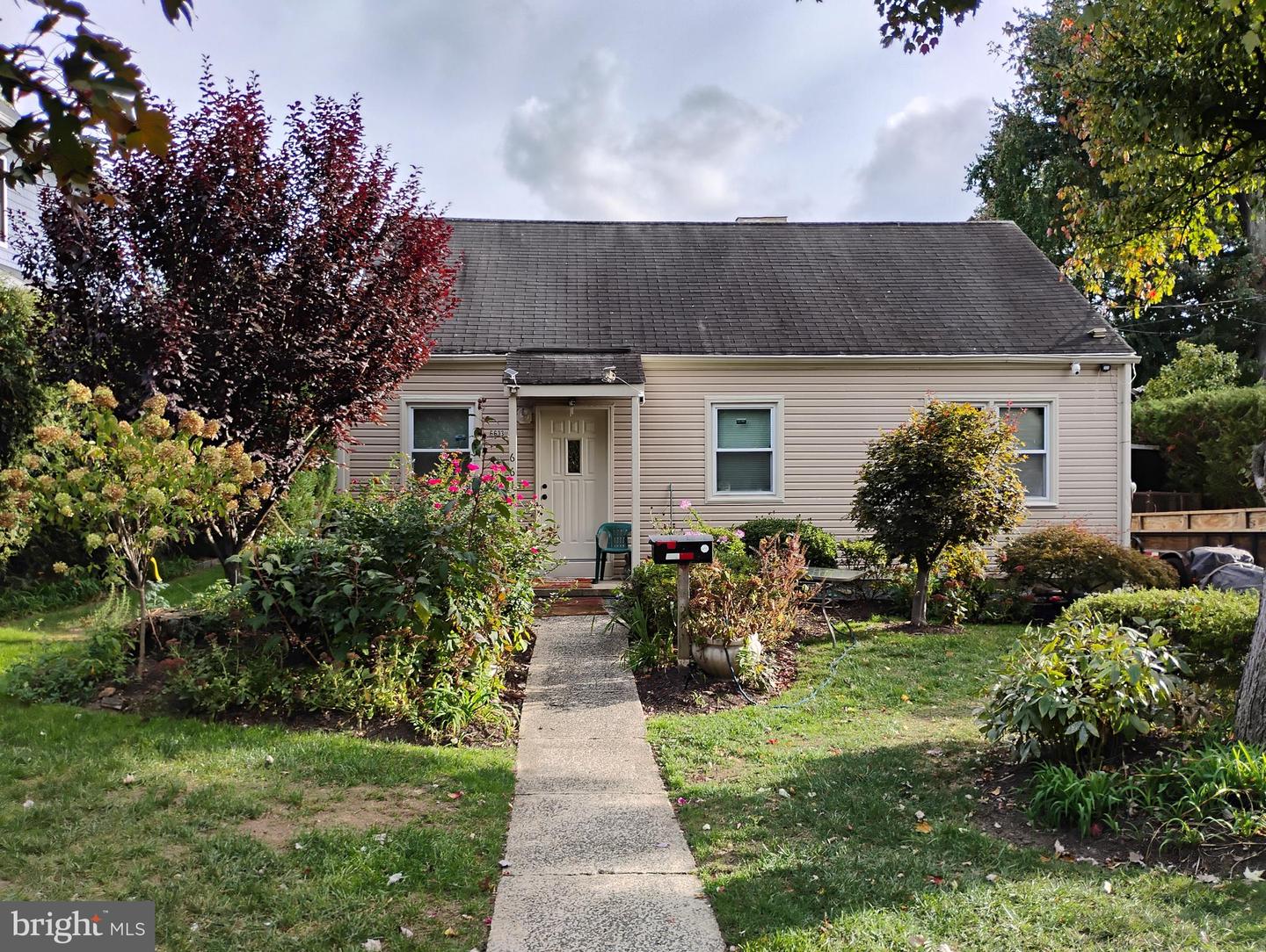 6613 FISHER AVE, FALLS CHURCH, Virginia 22046, 3 Bedrooms Bedrooms, ,1 BathroomBathrooms,Residential,For sale,6613 FISHER AVE,VAFX2274700 MLS # VAFX2274700