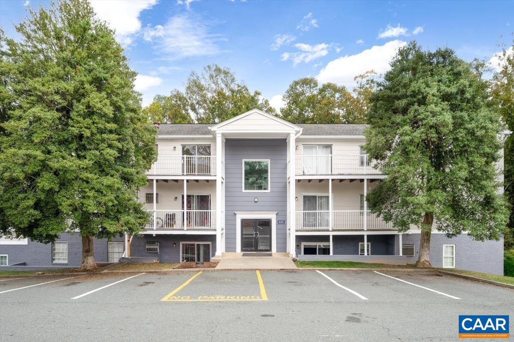 555 BURGOYNE RD #13, CHARLOTTESVILLE, Virginia 22901, 2 Bedrooms Bedrooms, ,1 BathroomBathrooms,Residential,For sale,555 BURGOYNE RD #13,670082 MLS # 670082