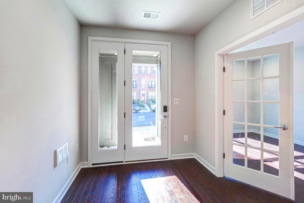22954 SULLIVANS COVE SQ, BRAMBLETON, Virginia 20148, 3 Bedrooms Bedrooms, ,3 BathroomsBathrooms,Residential,For sale,22954 SULLIVANS COVE SQ,VALO2109042 MLS # VALO2109042