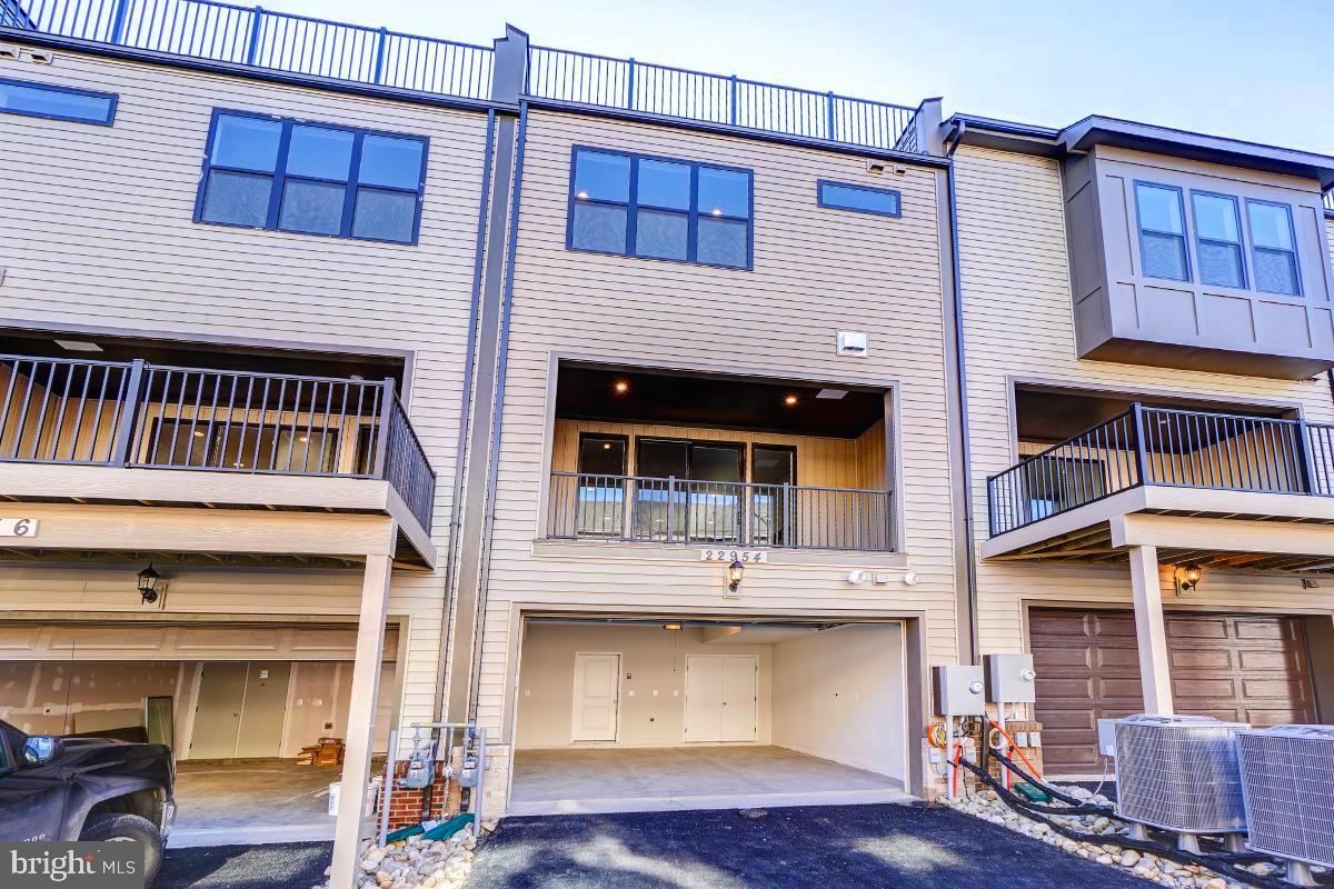 22954 SULLIVANS COVE SQ, BRAMBLETON, Virginia 20148, 3 Bedrooms Bedrooms, ,3 BathroomsBathrooms,Residential,For sale,22954 SULLIVANS COVE SQ,VALO2109042 MLS # VALO2109042