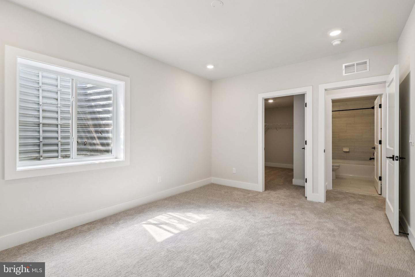 11780 PARKGATE DR, NOKESVILLE, Virginia 20181, 6 Bedrooms Bedrooms, ,6 BathroomsBathrooms,Residential,For sale,11780 PARKGATE DR,VAPW2106118 MLS # VAPW2106118