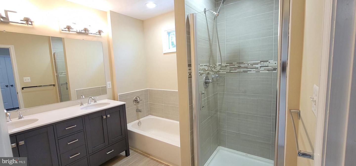 7122 OAK RIDGE RD, FALLS CHURCH, Virginia 22042, 5 Bedrooms Bedrooms, ,4 BathroomsBathrooms,Residential,For sale,7122 OAK RIDGE RD,VAFX2274776 MLS # VAFX2274776