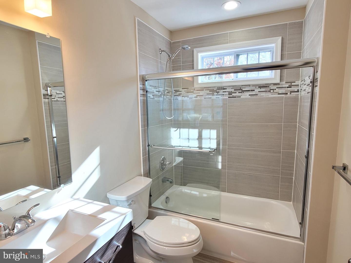 7122 OAK RIDGE RD, FALLS CHURCH, Virginia 22042, 5 Bedrooms Bedrooms, ,4 BathroomsBathrooms,Residential,For sale,7122 OAK RIDGE RD,VAFX2274776 MLS # VAFX2274776
