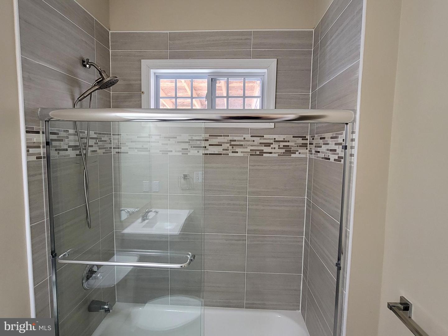 7122 OAK RIDGE RD, FALLS CHURCH, Virginia 22042, 5 Bedrooms Bedrooms, ,4 BathroomsBathrooms,Residential,For sale,7122 OAK RIDGE RD,VAFX2274776 MLS # VAFX2274776
