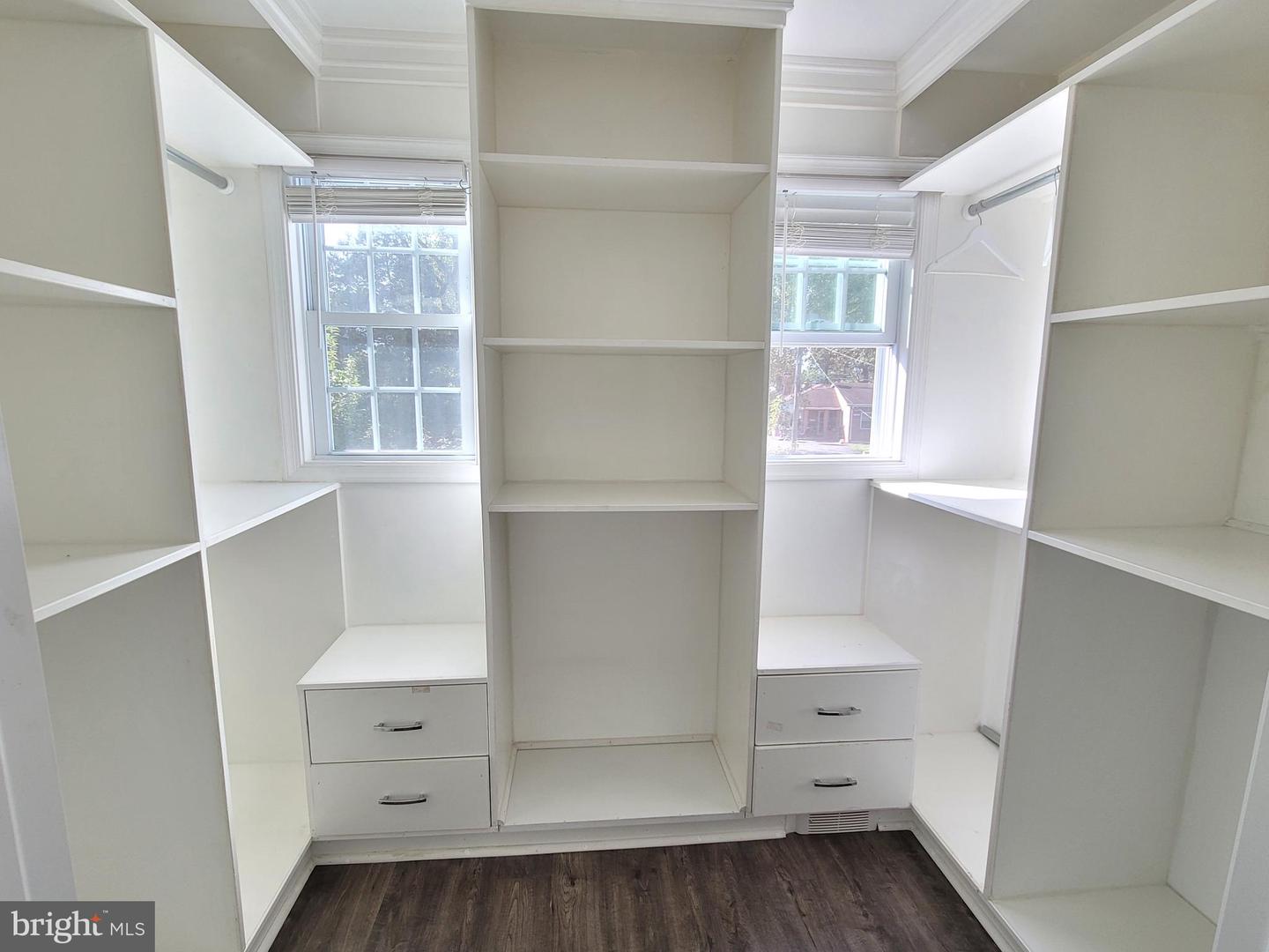 7122 OAK RIDGE RD, FALLS CHURCH, Virginia 22042, 5 Bedrooms Bedrooms, ,4 BathroomsBathrooms,Residential,For sale,7122 OAK RIDGE RD,VAFX2274776 MLS # VAFX2274776