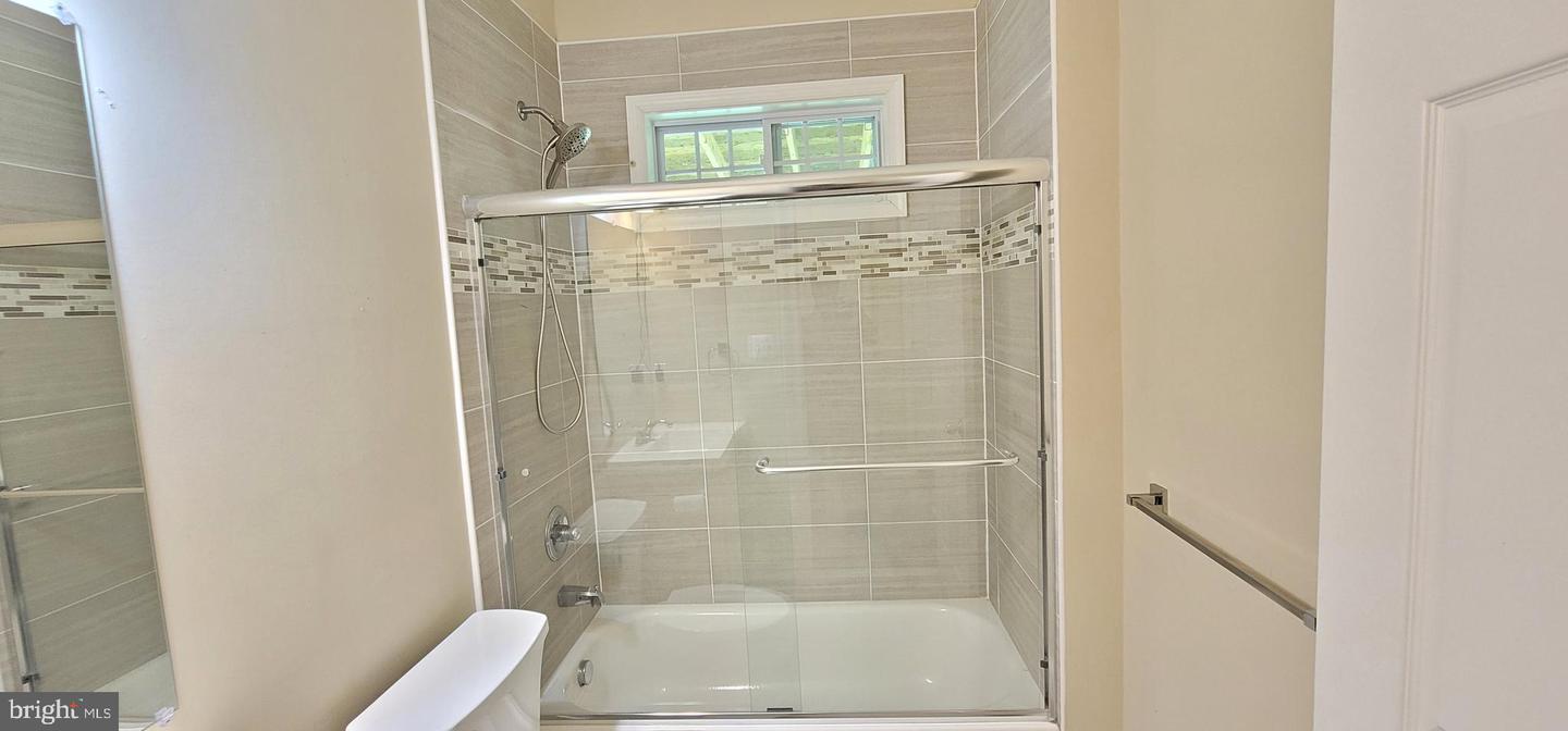 7122 OAK RIDGE RD, FALLS CHURCH, Virginia 22042, 5 Bedrooms Bedrooms, ,4 BathroomsBathrooms,Residential,For sale,7122 OAK RIDGE RD,VAFX2274776 MLS # VAFX2274776