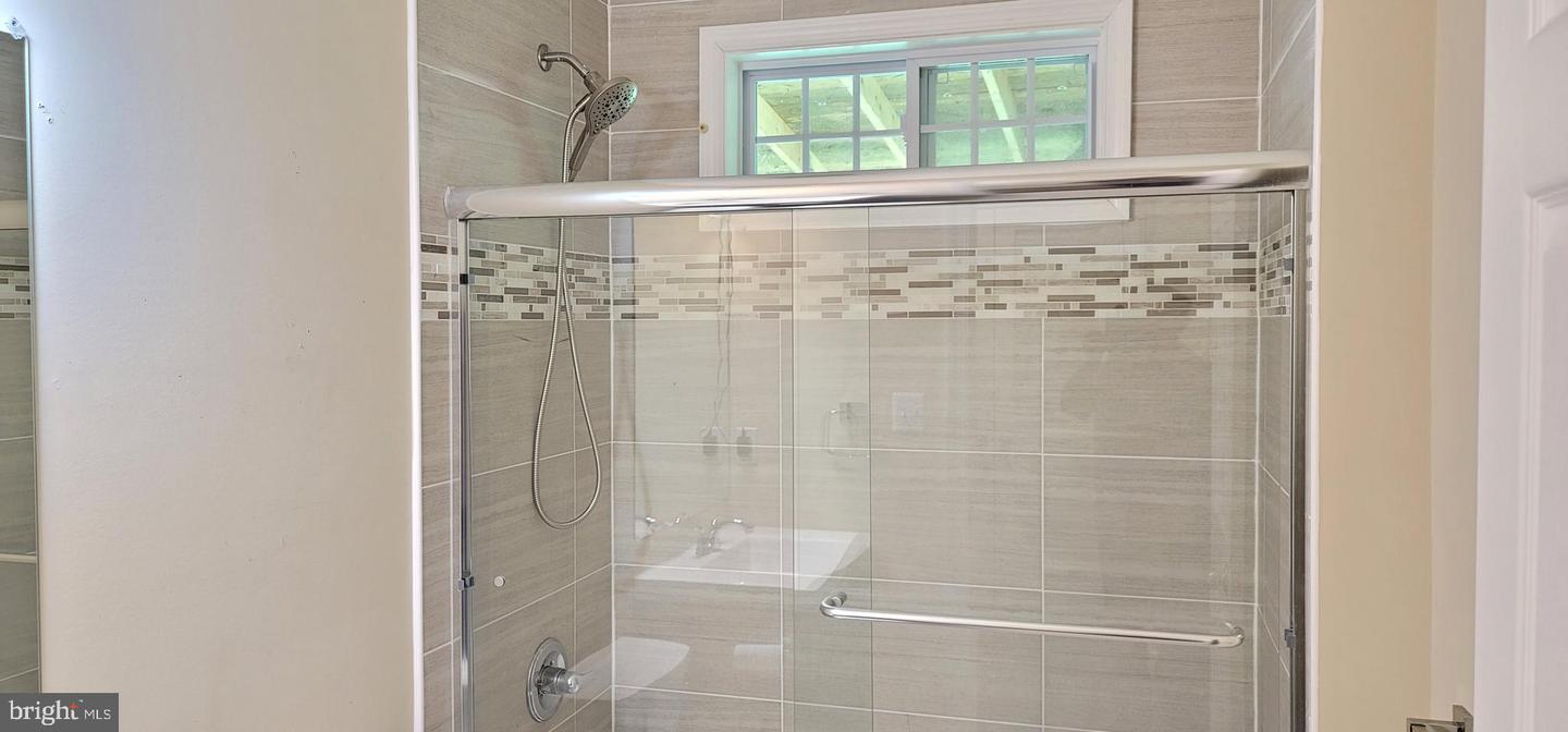 7122 OAK RIDGE RD, FALLS CHURCH, Virginia 22042, 5 Bedrooms Bedrooms, ,4 BathroomsBathrooms,Residential,For sale,7122 OAK RIDGE RD,VAFX2274776 MLS # VAFX2274776