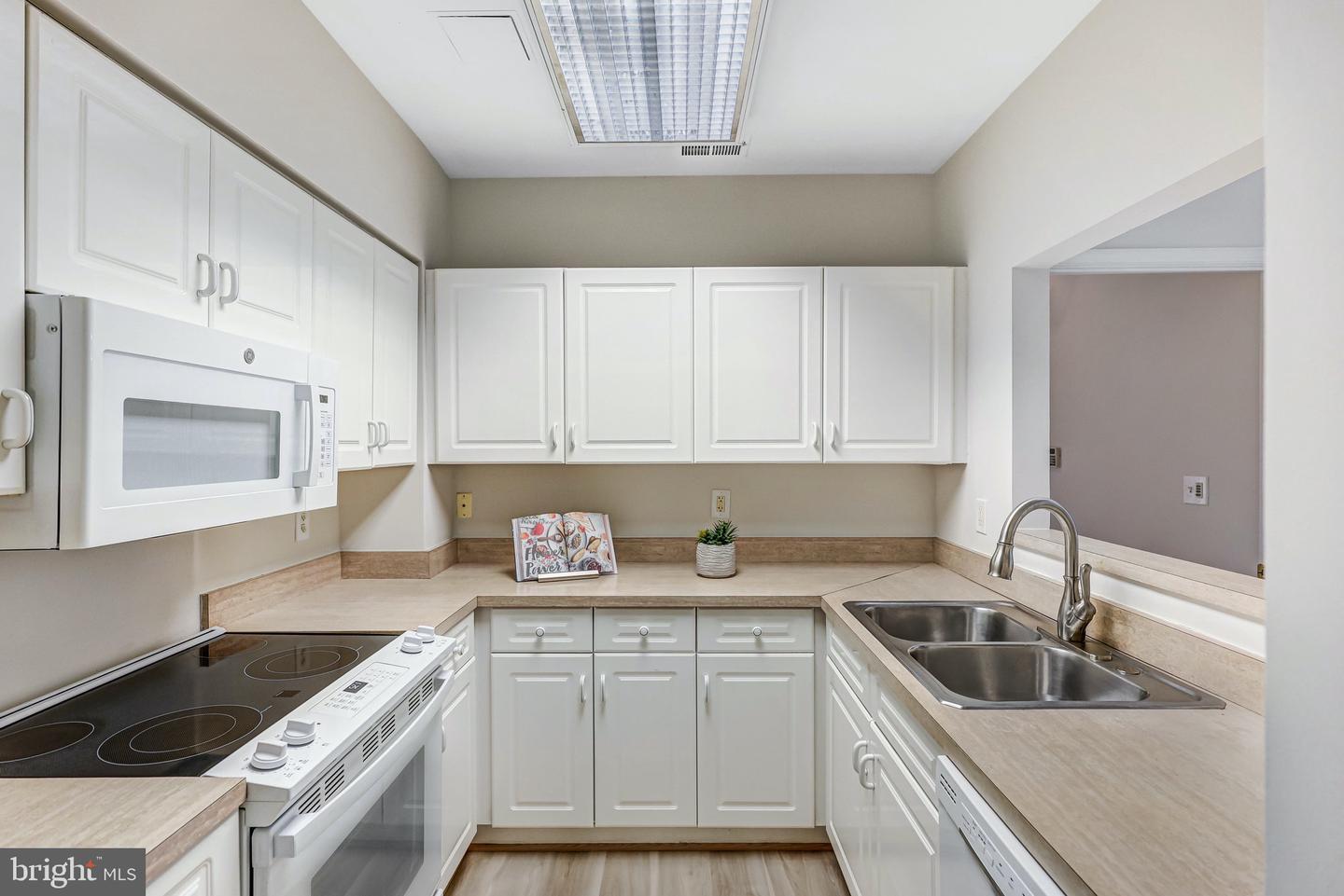 2121 JAMIESON AVE #401, ALEXANDRIA, Virginia 22314, 3 Bedrooms Bedrooms, ,2 BathroomsBathrooms,Residential,For sale,2121 JAMIESON AVE #401,VAAX2046986 MLS # VAAX2046986