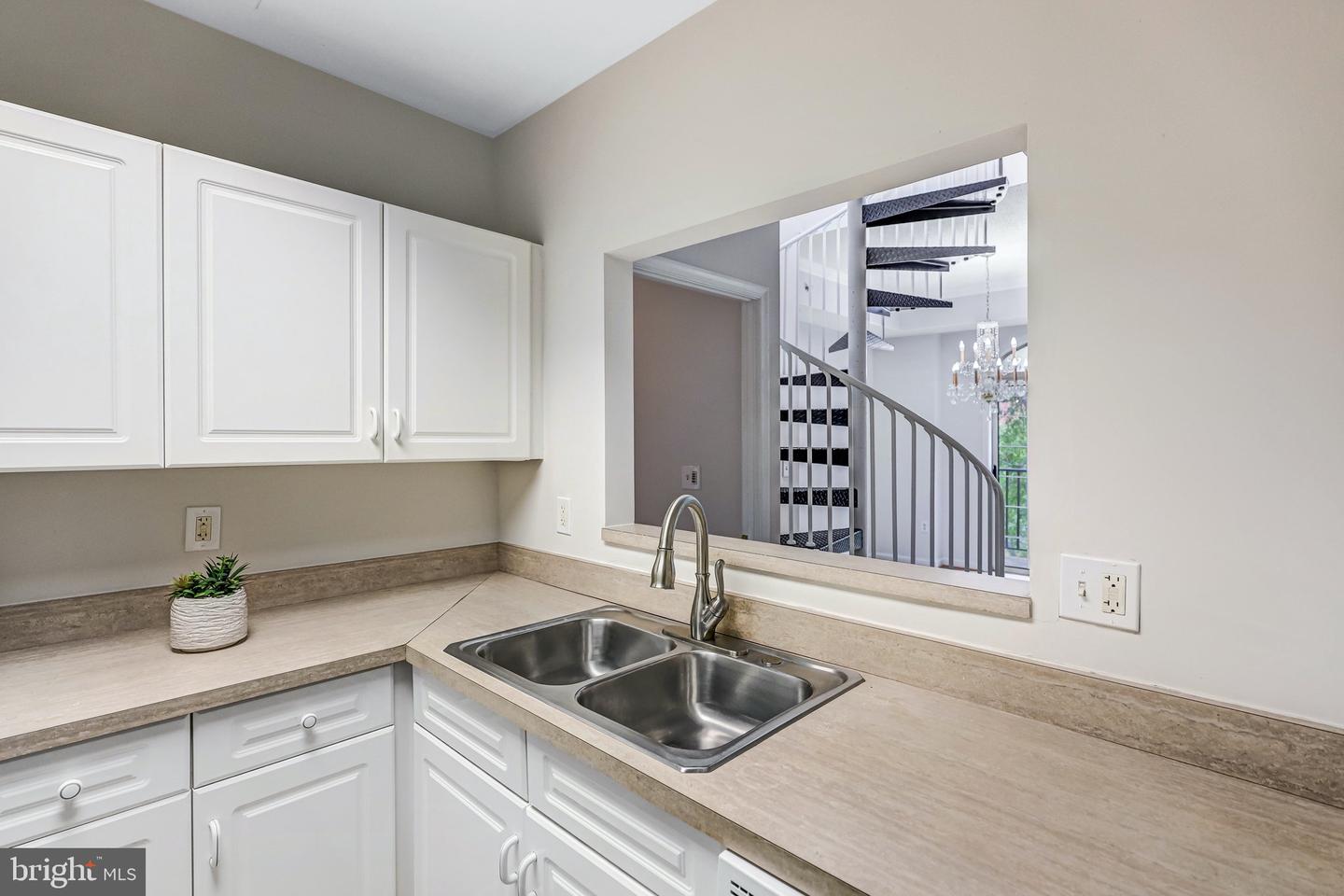 2121 JAMIESON AVE #401, ALEXANDRIA, Virginia 22314, 3 Bedrooms Bedrooms, ,2 BathroomsBathrooms,Residential,For sale,2121 JAMIESON AVE #401,VAAX2046986 MLS # VAAX2046986