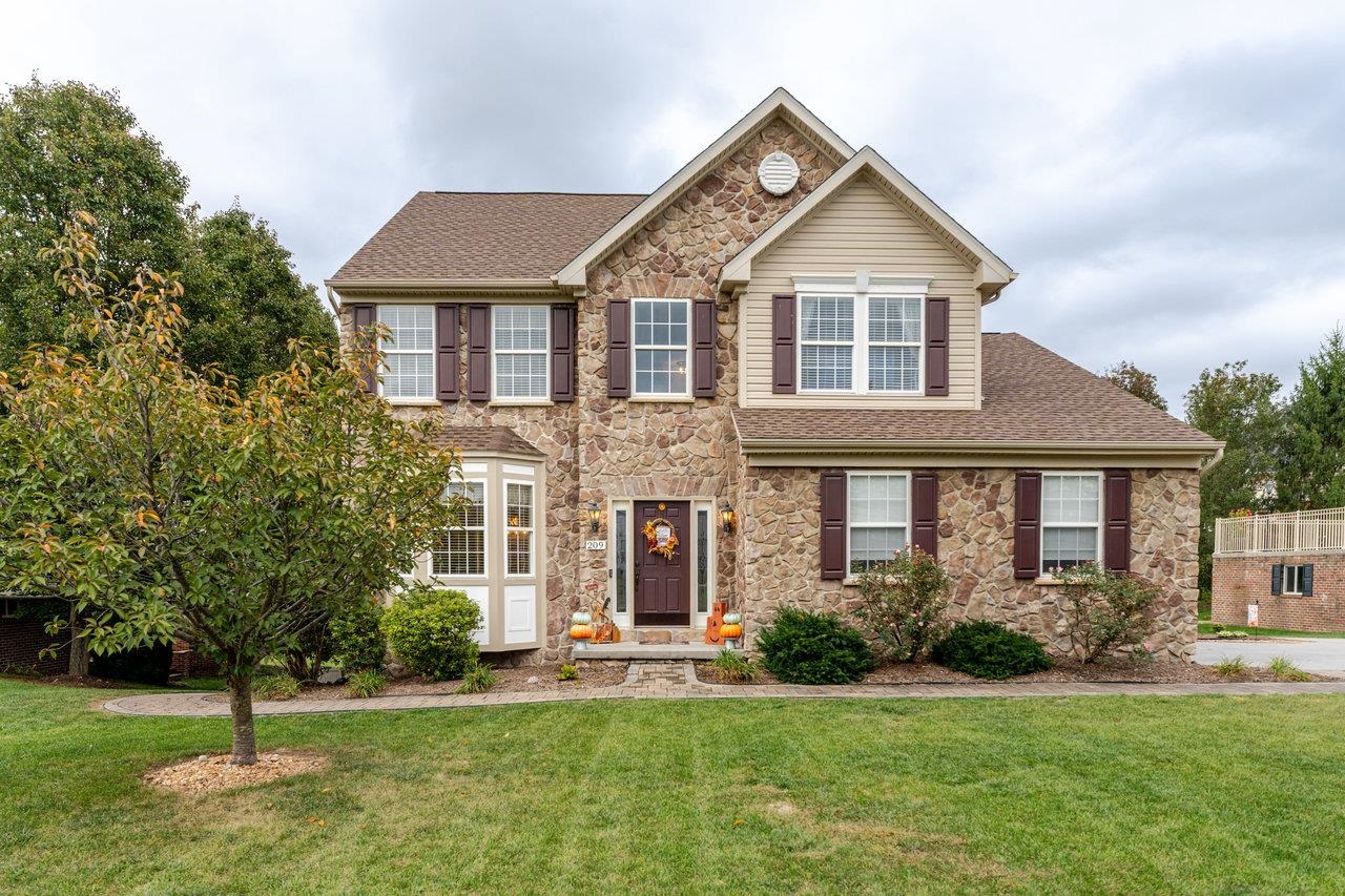 209 BUCHANAN DR, BROADWAY, Virginia 22815, 5 Bedrooms Bedrooms, ,3 BathroomsBathrooms,Residential,209 BUCHANAN DR,670099 MLS # 670099