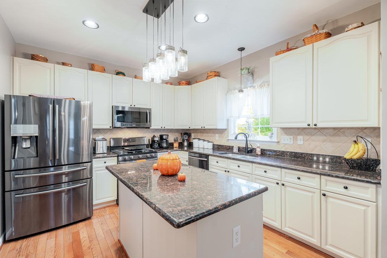 209 BUCHANAN DR, BROADWAY, Virginia 22815, 5 Bedrooms Bedrooms, ,3 BathroomsBathrooms,Residential,209 BUCHANAN DR,670099 MLS # 670099