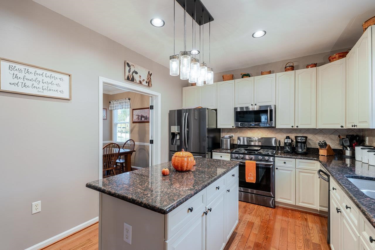 209 BUCHANAN DR, BROADWAY, Virginia 22815, 5 Bedrooms Bedrooms, ,3 BathroomsBathrooms,Residential,209 BUCHANAN DR,670099 MLS # 670099