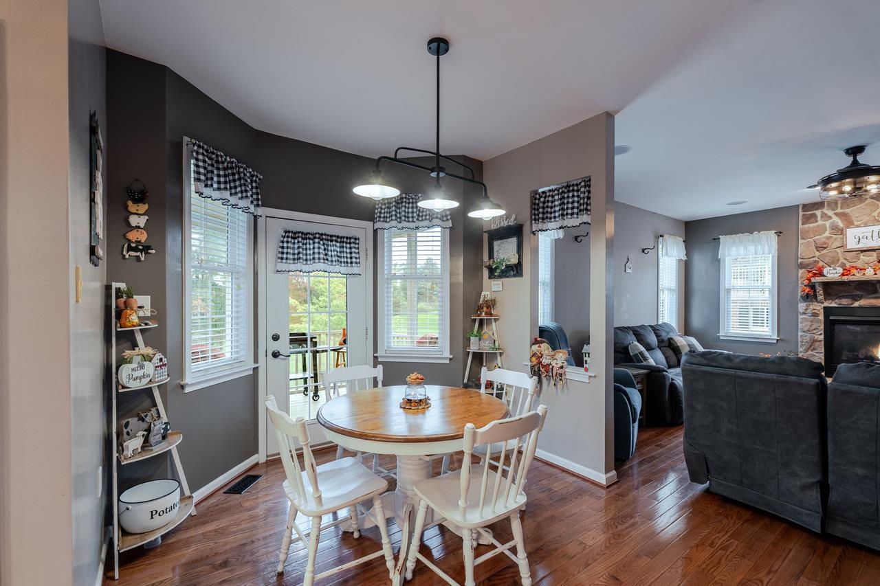 209 BUCHANAN DR, BROADWAY, Virginia 22815, 5 Bedrooms Bedrooms, ,3 BathroomsBathrooms,Residential,209 BUCHANAN DR,670099 MLS # 670099