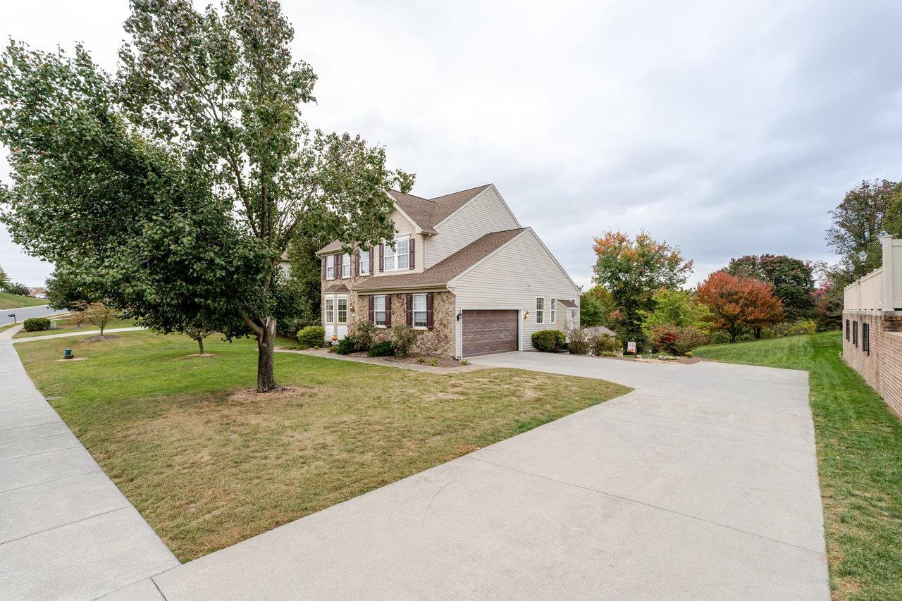 209 BUCHANAN DR, BROADWAY, Virginia 22815, 5 Bedrooms Bedrooms, ,3 BathroomsBathrooms,Residential,209 BUCHANAN DR,670099 MLS # 670099
