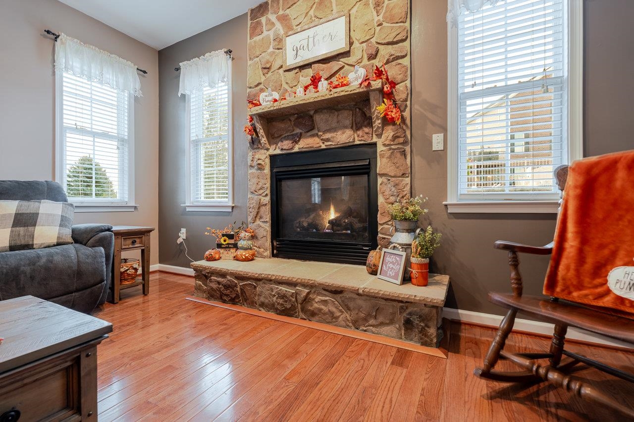 209 BUCHANAN DR, BROADWAY, Virginia 22815, 5 Bedrooms Bedrooms, ,3 BathroomsBathrooms,Residential,209 BUCHANAN DR,670099 MLS # 670099