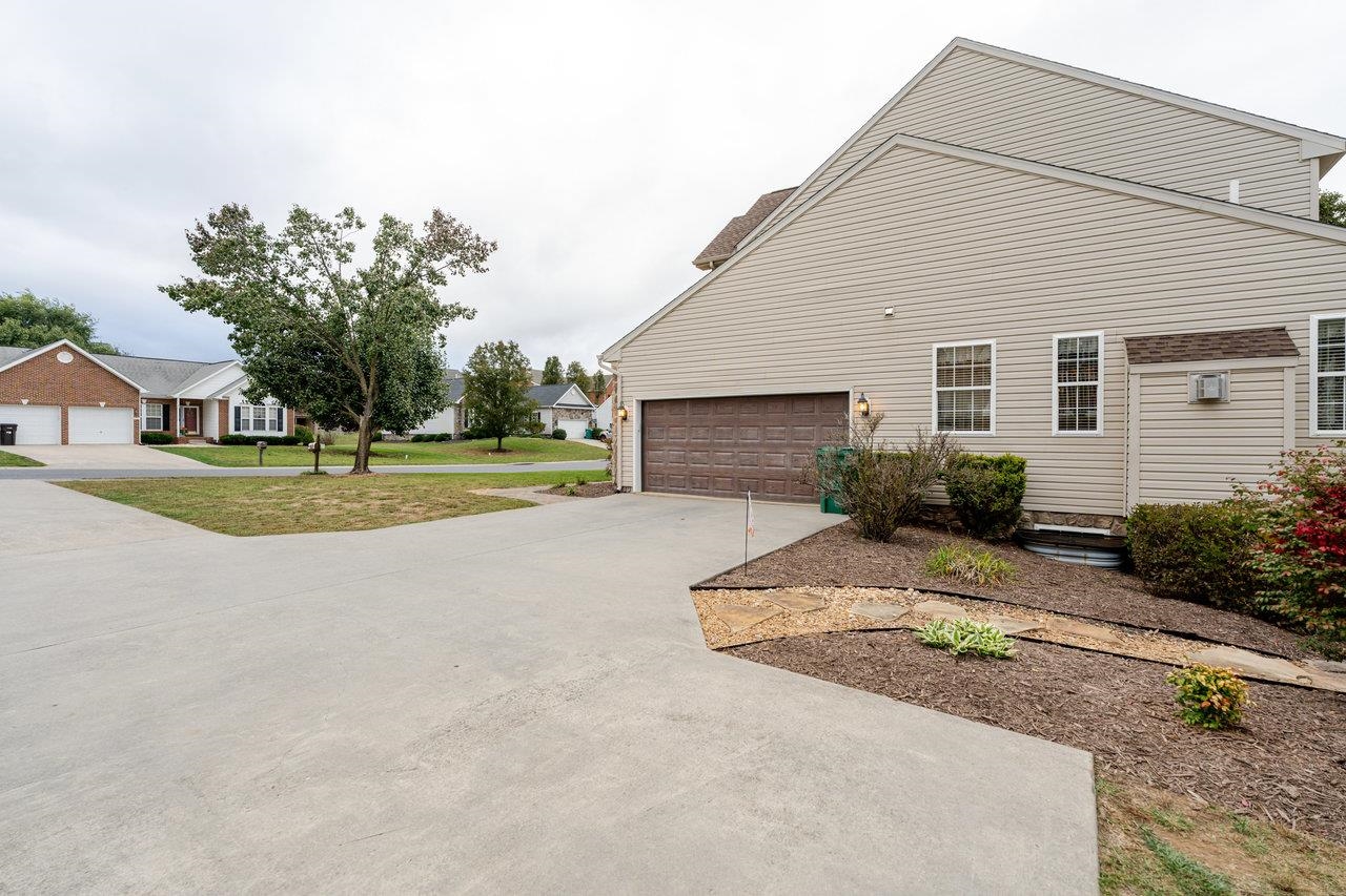 209 BUCHANAN DR, BROADWAY, Virginia 22815, 5 Bedrooms Bedrooms, ,3 BathroomsBathrooms,Residential,209 BUCHANAN DR,670099 MLS # 670099