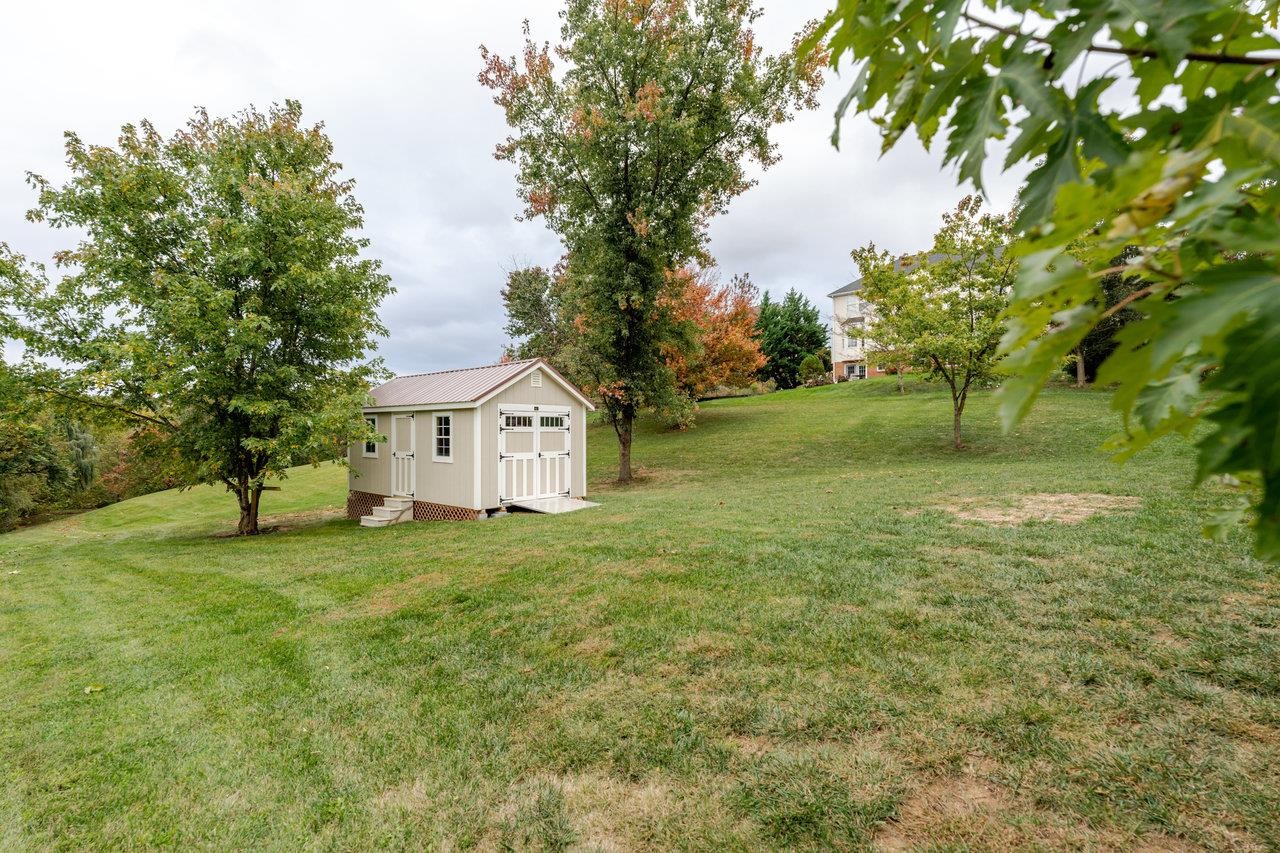 209 BUCHANAN DR, BROADWAY, Virginia 22815, 5 Bedrooms Bedrooms, ,3 BathroomsBathrooms,Residential,209 BUCHANAN DR,670099 MLS # 670099