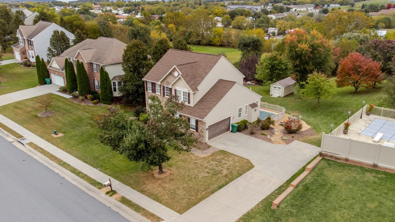 209 BUCHANAN DR, BROADWAY, Virginia 22815, 5 Bedrooms Bedrooms, ,3 BathroomsBathrooms,Residential,209 BUCHANAN DR,670099 MLS # 670099