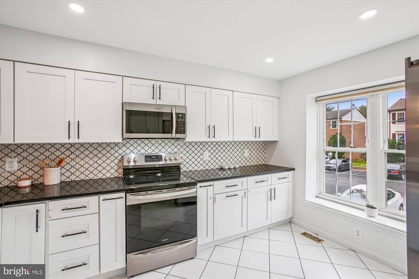 2757 STONE HOLLOW DR, VIENNA, Virginia 22180, 4 Bedrooms Bedrooms, ,3 BathroomsBathrooms,Residential,For sale,2757 STONE HOLLOW DR,VAFX2267190 MLS # VAFX2267190
