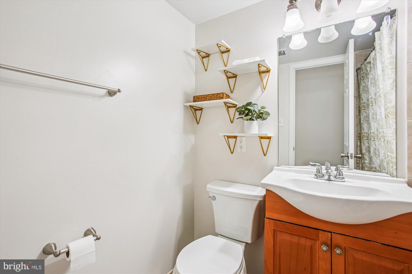 2757 STONE HOLLOW DR, VIENNA, Virginia 22180, 4 Bedrooms Bedrooms, ,3 BathroomsBathrooms,Residential,For sale,2757 STONE HOLLOW DR,VAFX2267190 MLS # VAFX2267190