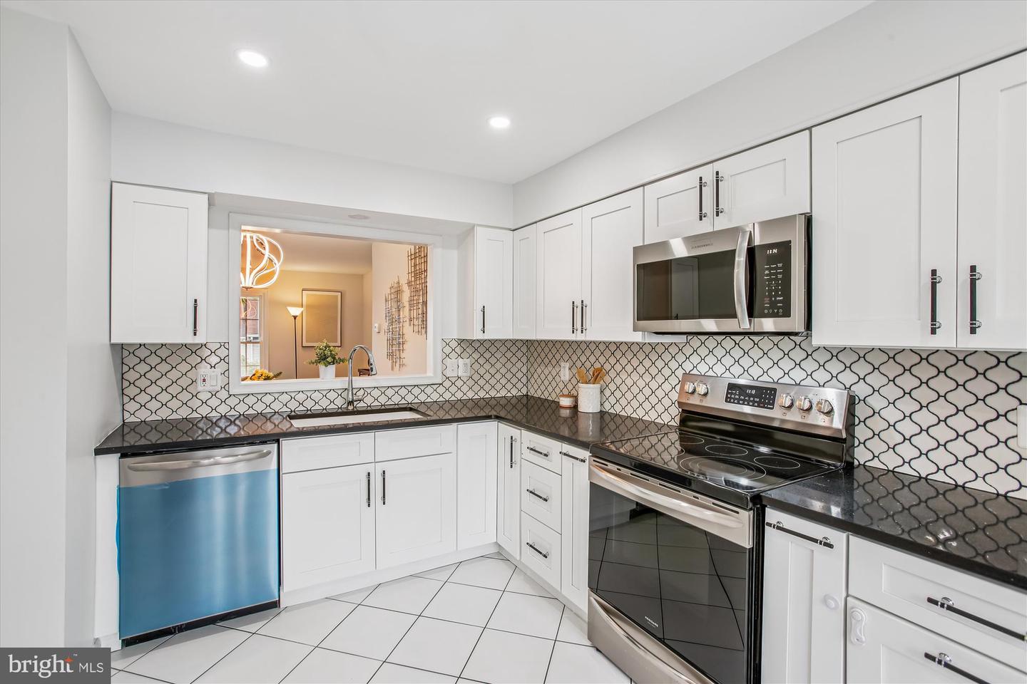 2757 STONE HOLLOW DR, VIENNA, Virginia 22180, 4 Bedrooms Bedrooms, ,3 BathroomsBathrooms,Residential,For sale,2757 STONE HOLLOW DR,VAFX2267190 MLS # VAFX2267190