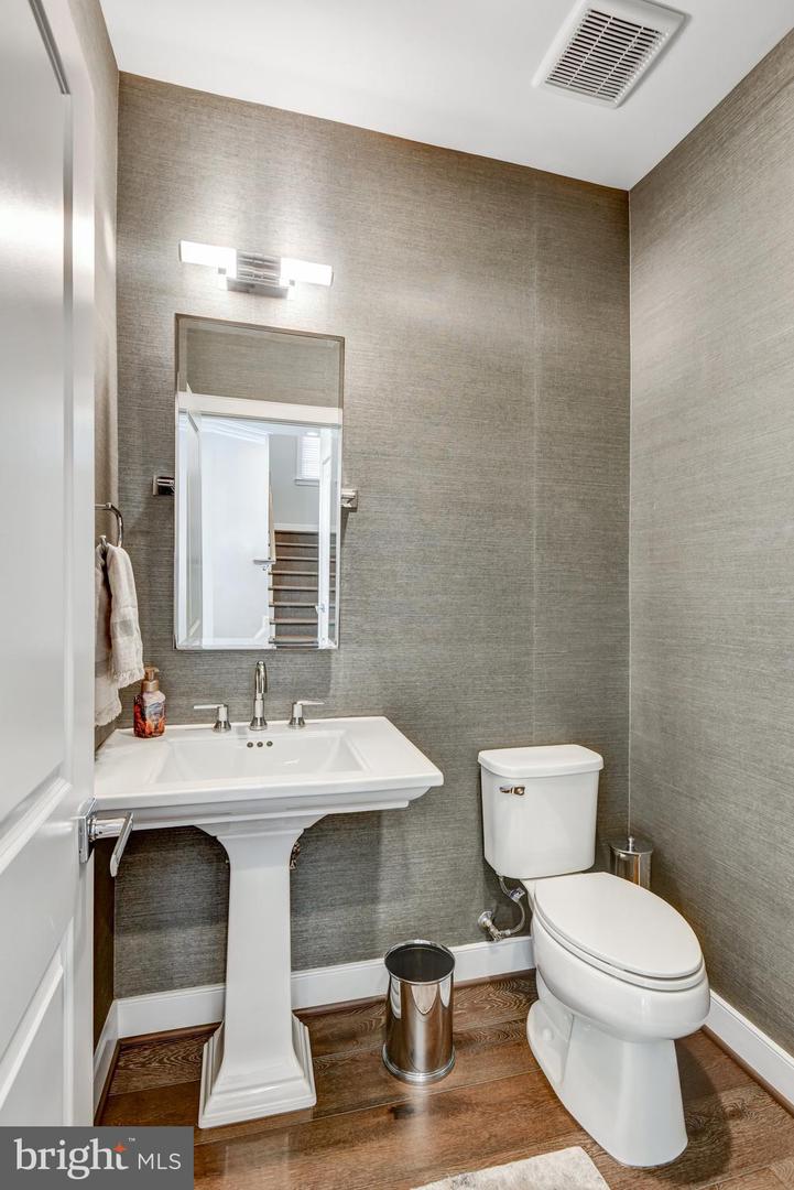 4430 GEORGE MASON BLVD, FAIRFAX, Virginia 22030, 4 Bedrooms Bedrooms, ,2 BathroomsBathrooms,Residential,For sale,4430 GEORGE MASON BLVD,VAFX2272064 MLS # VAFX2272064