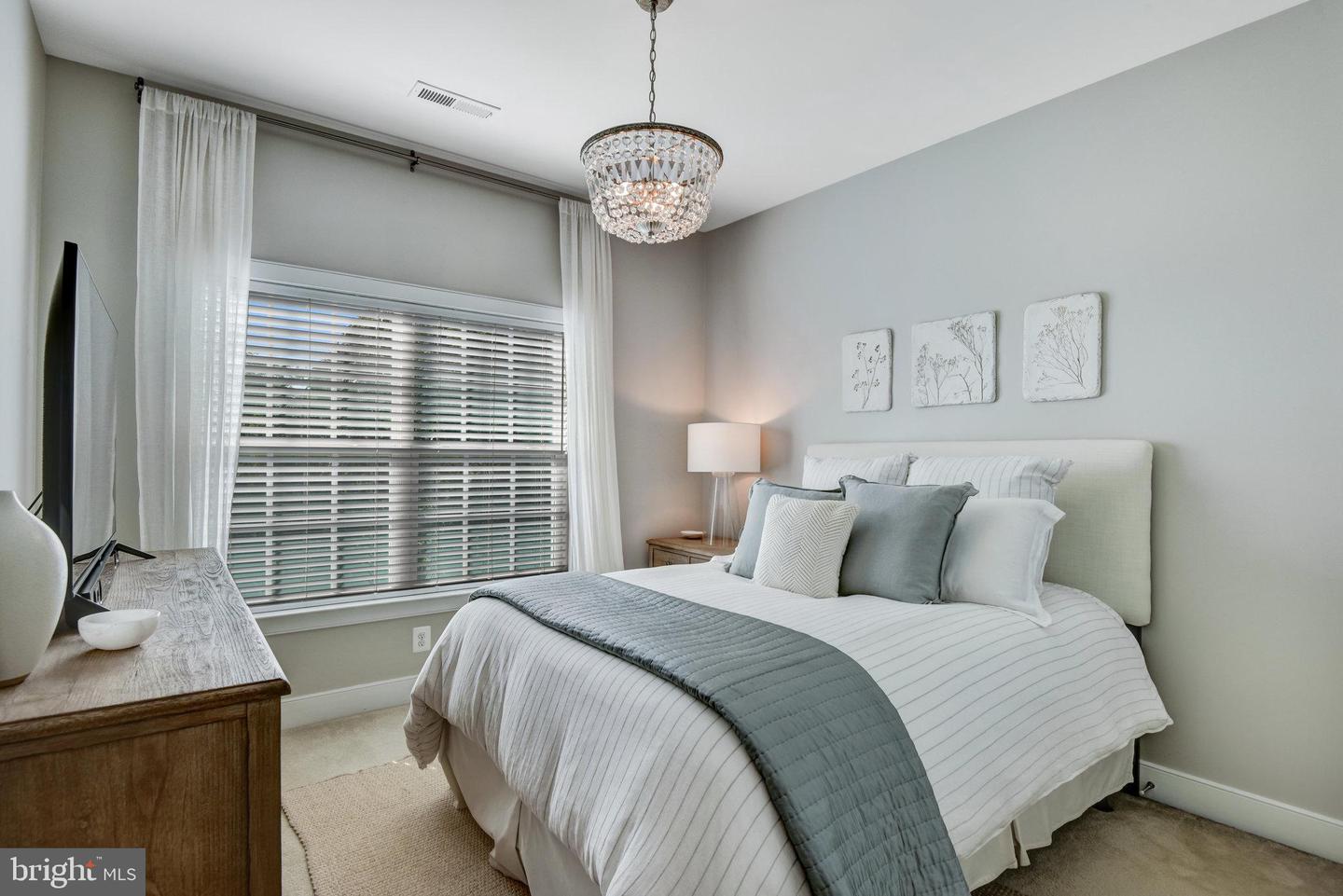 4430 GEORGE MASON BLVD, FAIRFAX, Virginia 22030, 4 Bedrooms Bedrooms, ,2 BathroomsBathrooms,Residential,For sale,4430 GEORGE MASON BLVD,VAFX2272064 MLS # VAFX2272064