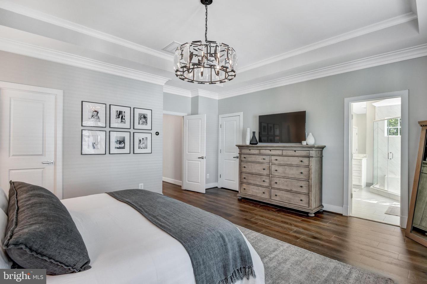 4430 GEORGE MASON BLVD, FAIRFAX, Virginia 22030, 4 Bedrooms Bedrooms, ,2 BathroomsBathrooms,Residential,For sale,4430 GEORGE MASON BLVD,VAFX2272064 MLS # VAFX2272064