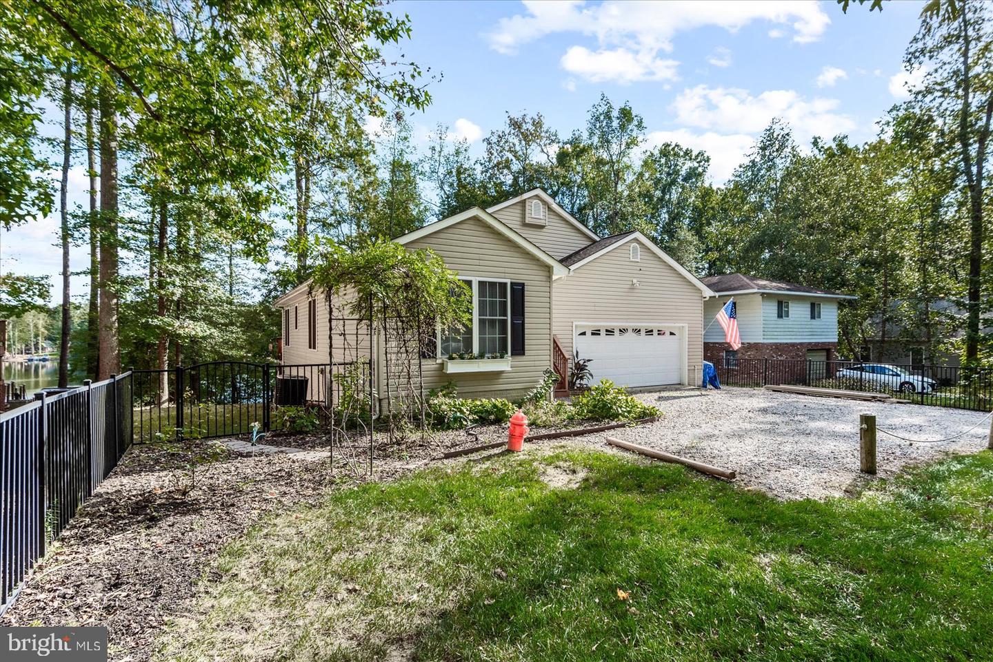 686 LAKE CAROLINE DR, RUTHER GLEN, Virginia 22546, 3 Bedrooms Bedrooms, ,3 BathroomsBathrooms,Residential,For sale,686 LAKE CAROLINE DR,VACV2008950 MLS # VACV2008950