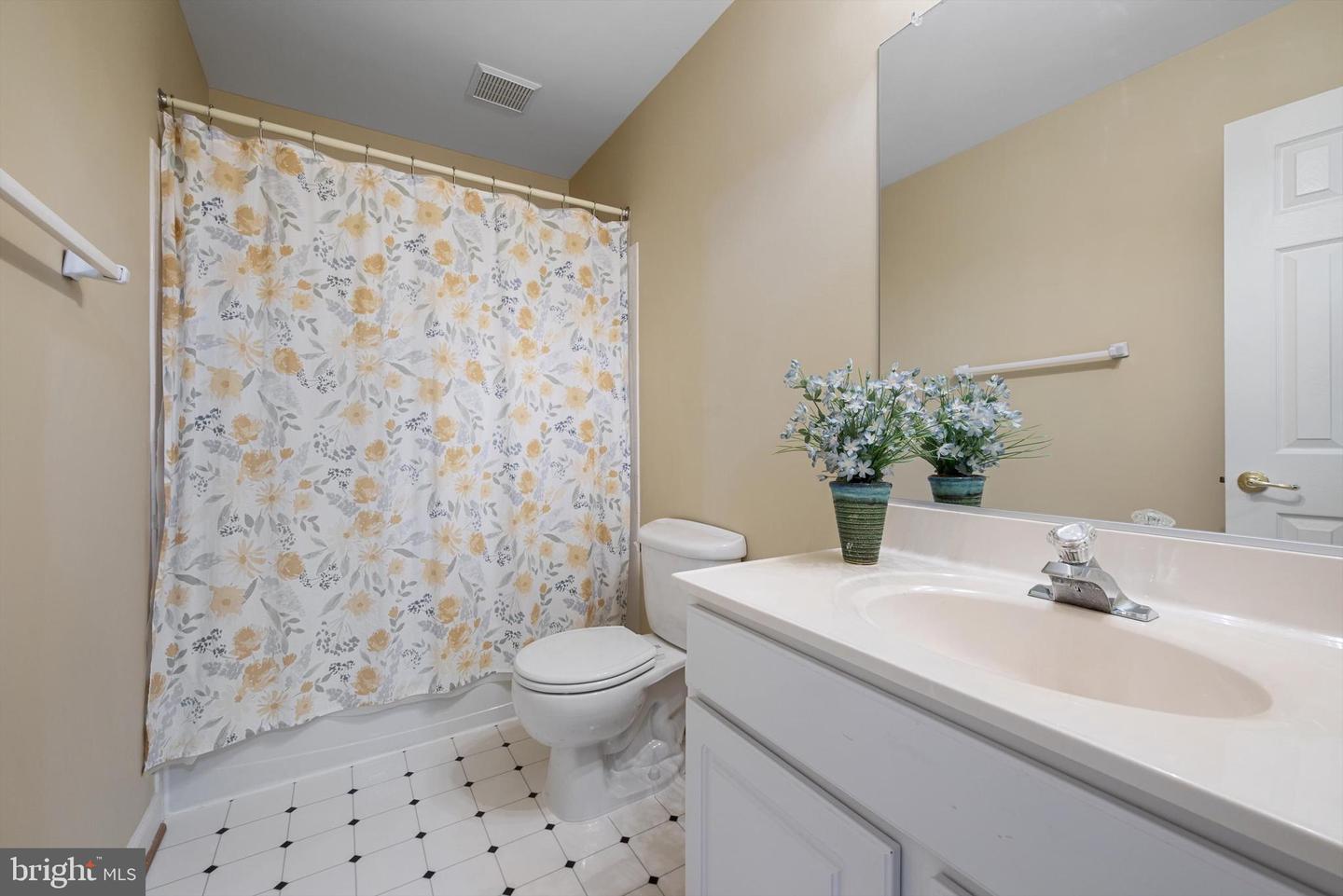 14216 MADRIGAL DR, WOODBRIDGE, Virginia 22193, 3 Bedrooms Bedrooms, ,2 BathroomsBathrooms,Residential,For sale,14216 MADRIGAL DR,VAPW2105678 MLS # VAPW2105678