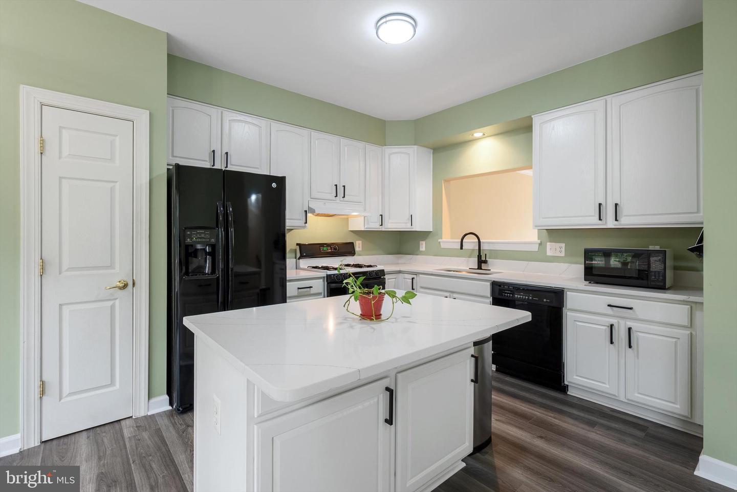 14216 MADRIGAL DR, WOODBRIDGE, Virginia 22193, 3 Bedrooms Bedrooms, ,2 BathroomsBathrooms,Residential,For sale,14216 MADRIGAL DR,VAPW2105678 MLS # VAPW2105678