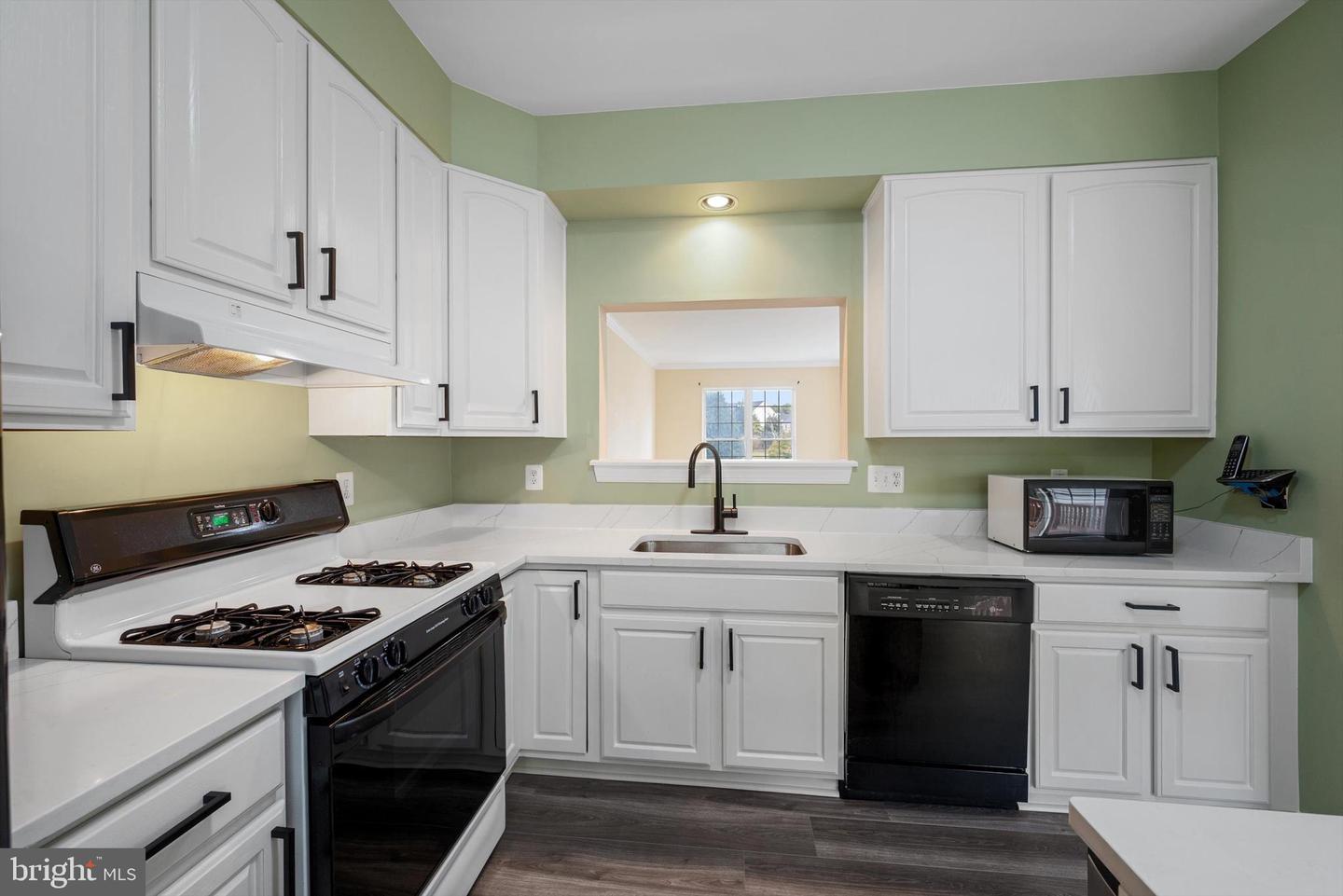 14216 MADRIGAL DR, WOODBRIDGE, Virginia 22193, 3 Bedrooms Bedrooms, ,2 BathroomsBathrooms,Residential,For sale,14216 MADRIGAL DR,VAPW2105678 MLS # VAPW2105678