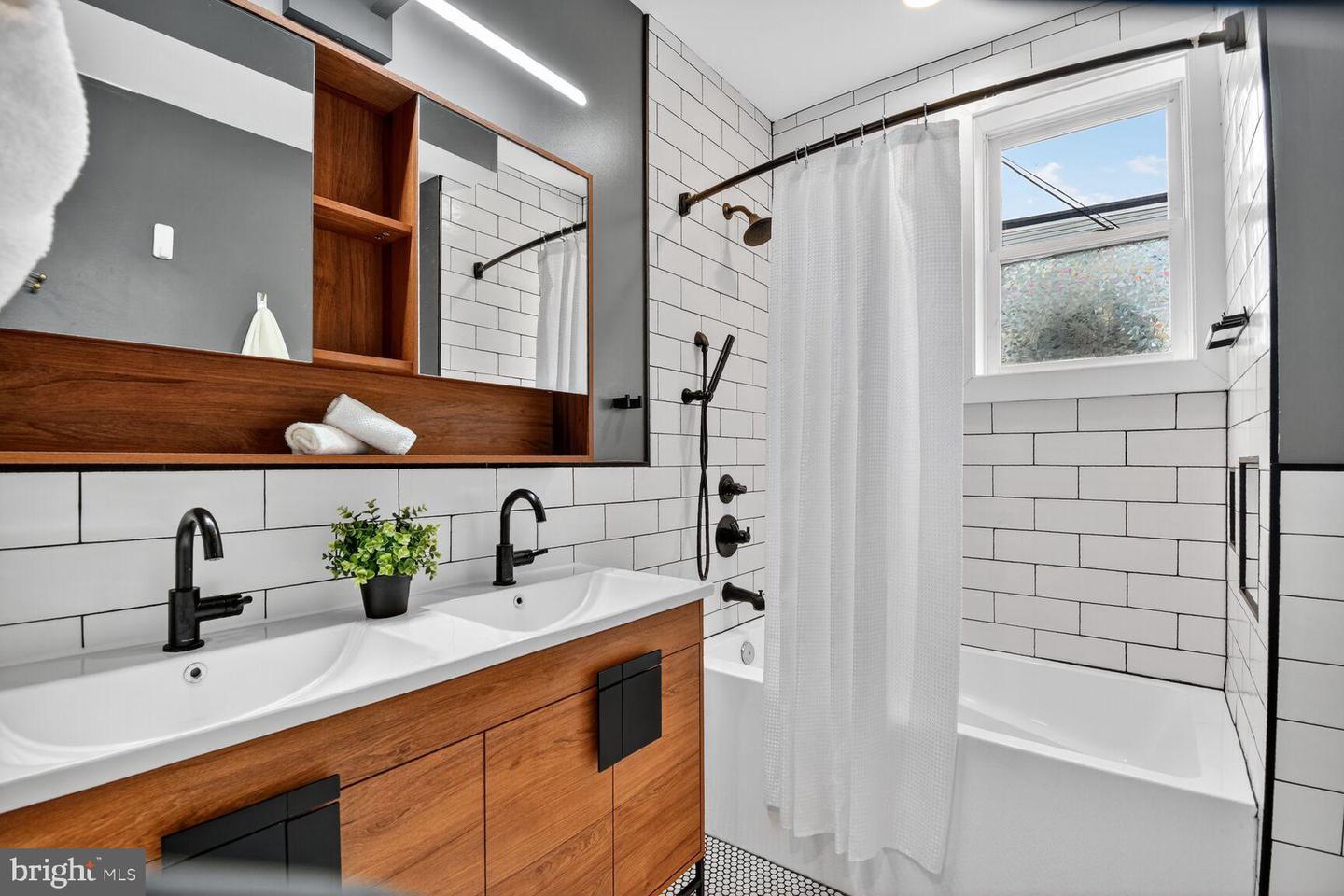 1027 6TH ST NE, WASHINGTON, District Of Columbia 20002, 4 Bedrooms Bedrooms, 6 Rooms Rooms,2 BathroomsBathrooms,Residential,For sale,1027 6TH ST NE,DCDC2227198 MLS # DCDC2227198