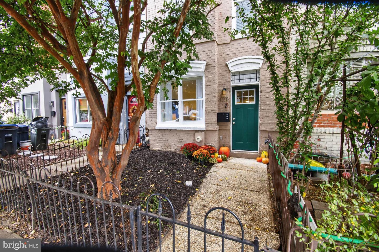 1027 6TH ST NE, WASHINGTON, District Of Columbia 20002, 4 Bedrooms Bedrooms, 6 Rooms Rooms,2 BathroomsBathrooms,Residential,For sale,1027 6TH ST NE,DCDC2227198 MLS # DCDC2227198