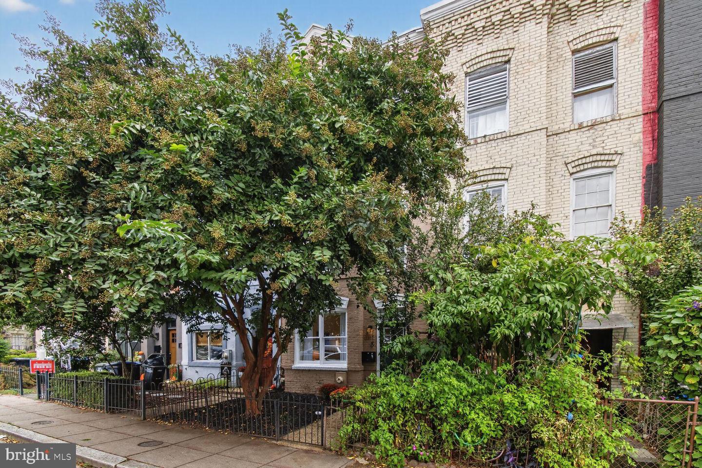 1027 6TH ST NE, WASHINGTON, District Of Columbia 20002, 4 Bedrooms Bedrooms, 6 Rooms Rooms,2 BathroomsBathrooms,Residential,For sale,1027 6TH ST NE,DCDC2227198 MLS # DCDC2227198
